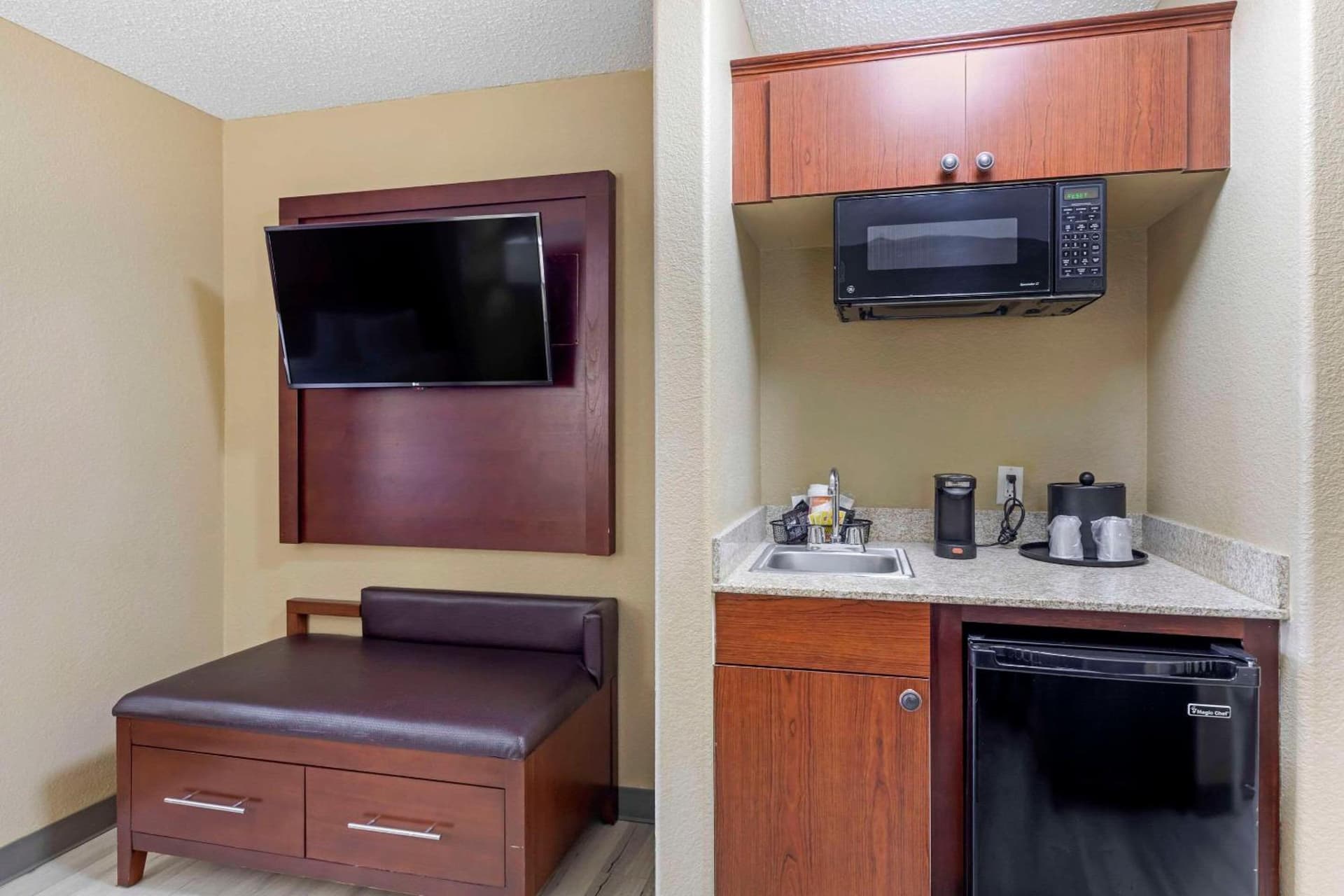 Comfort Suites Lakewood - Denver gallery photo in Lakewood, CO — image 19