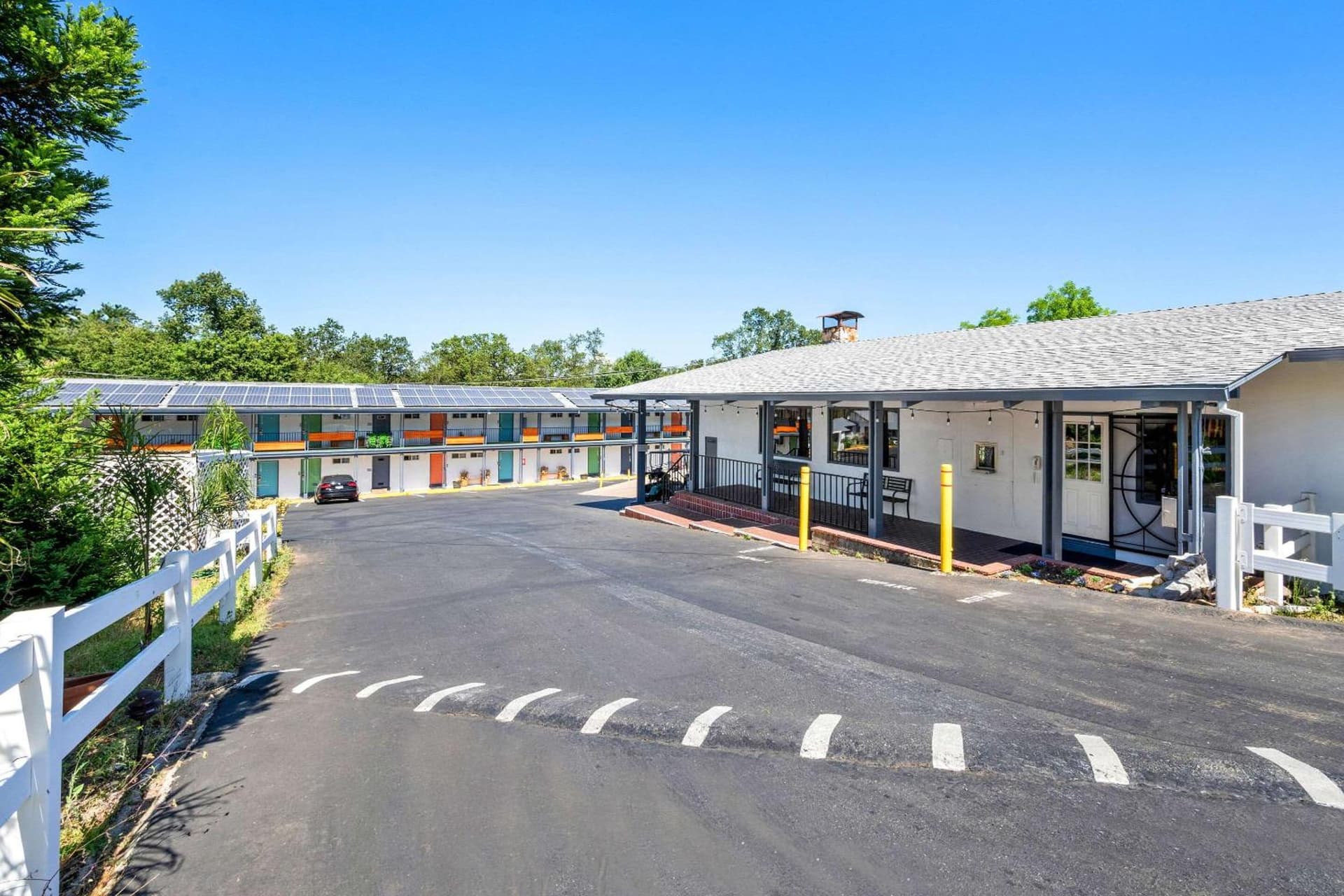 Quality Inn & Suites Jackson property views in Jackson, CA — gallery photo 3