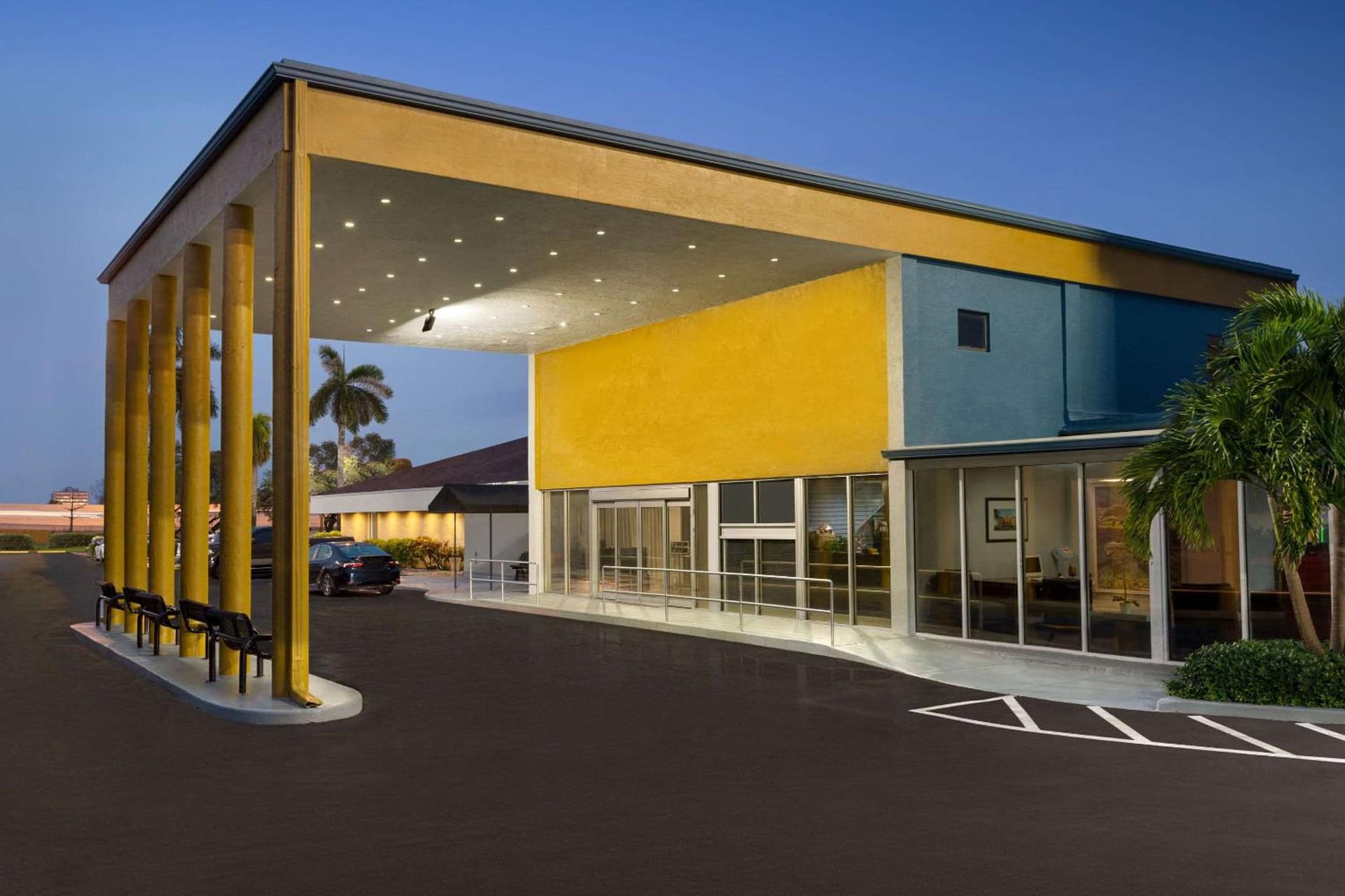 enVision Hotel Miami International Airport interior in Miami, FL — gallery photo 2