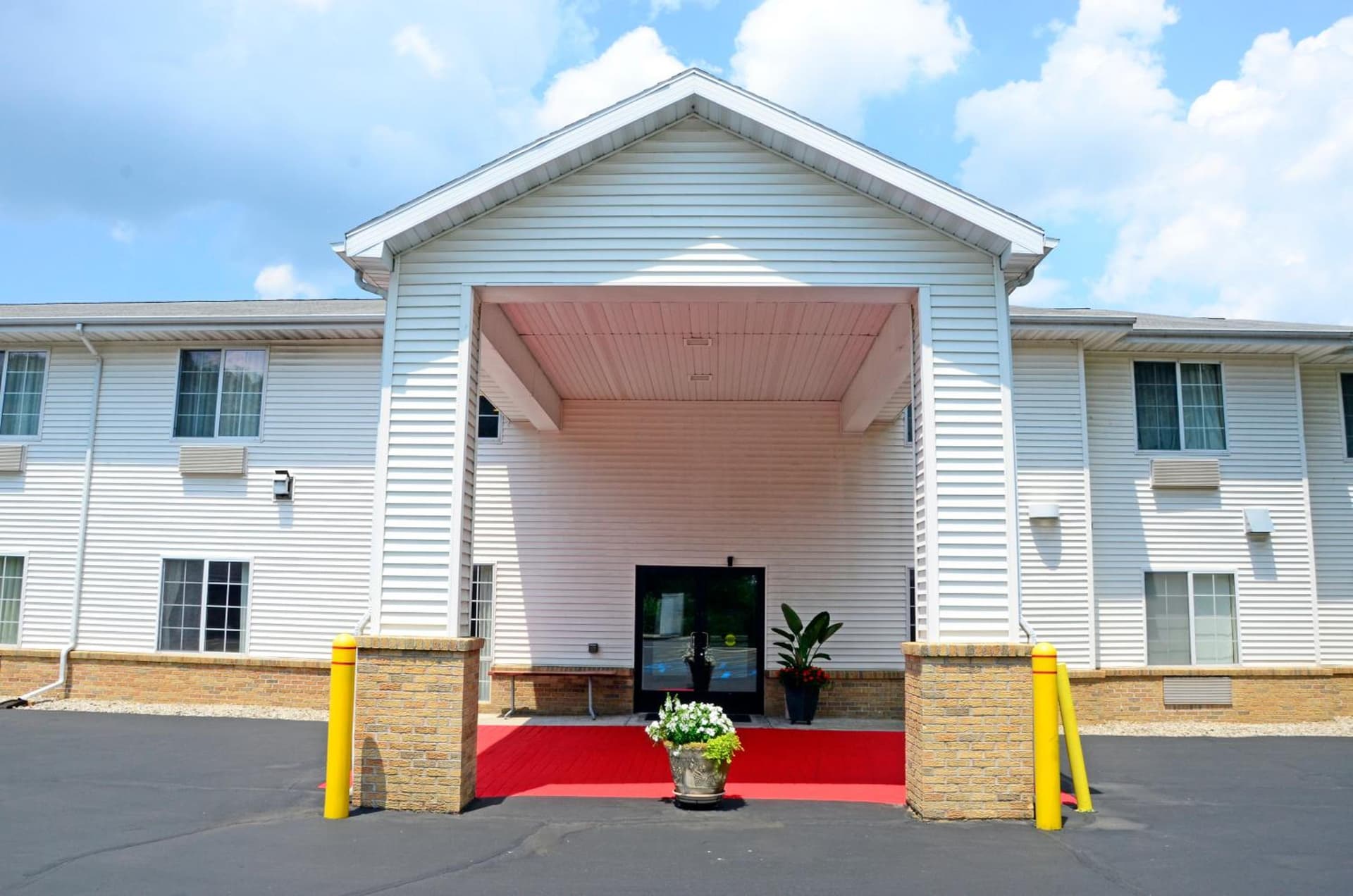 Budget Host Inn property views in Allegan, MI — gallery photo 3