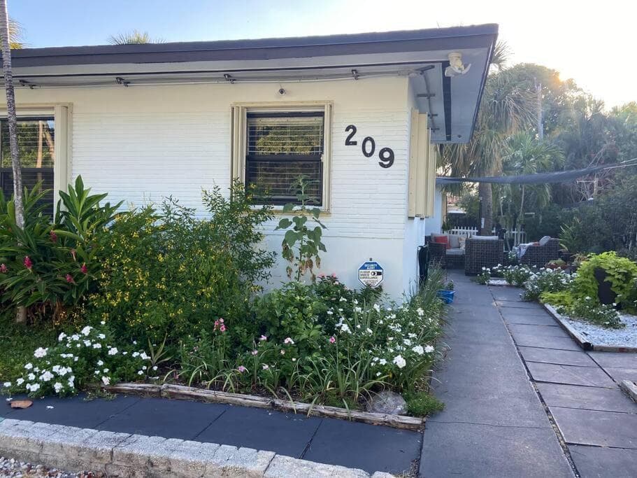 Studio in Pompano Beach two blocks from the Ocean — hotel in Pompano Beach, Florida