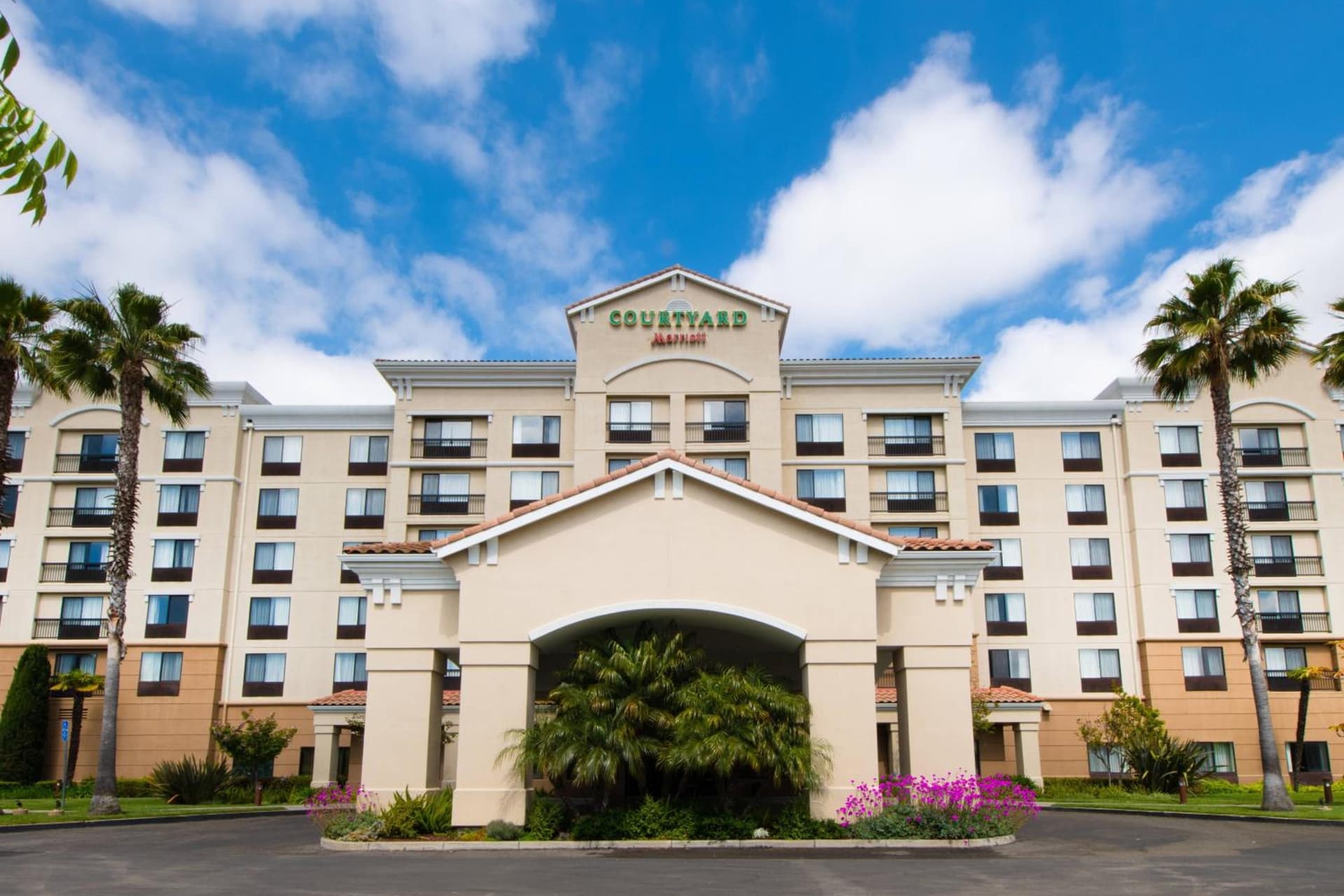 Courtyard by Marriott Newark Silicon Valley interior in Newark, CA — gallery photo 2