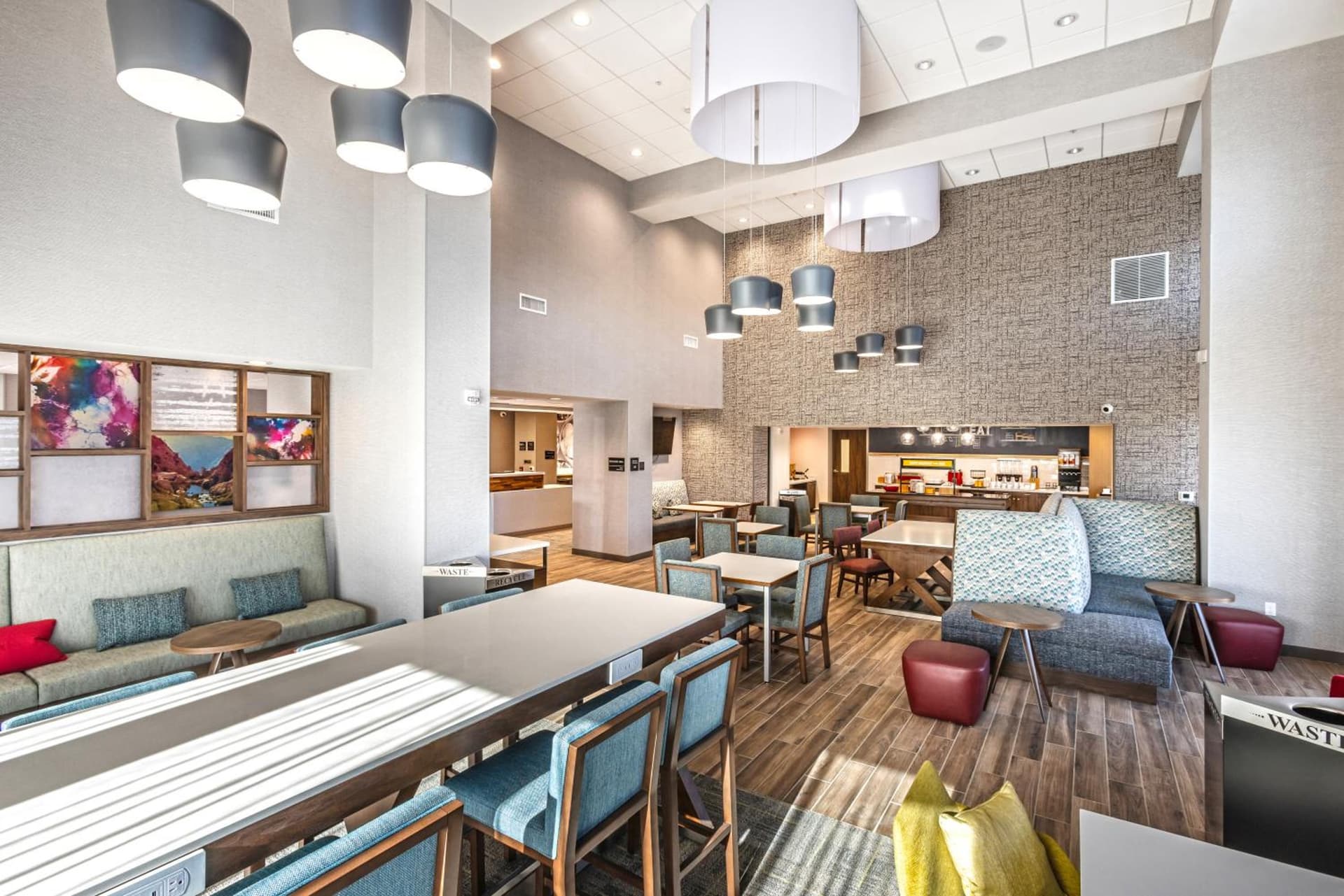 Hampton Inn & Suites Bakersfield Central gallery photo in Bakersfield, CA — image 37