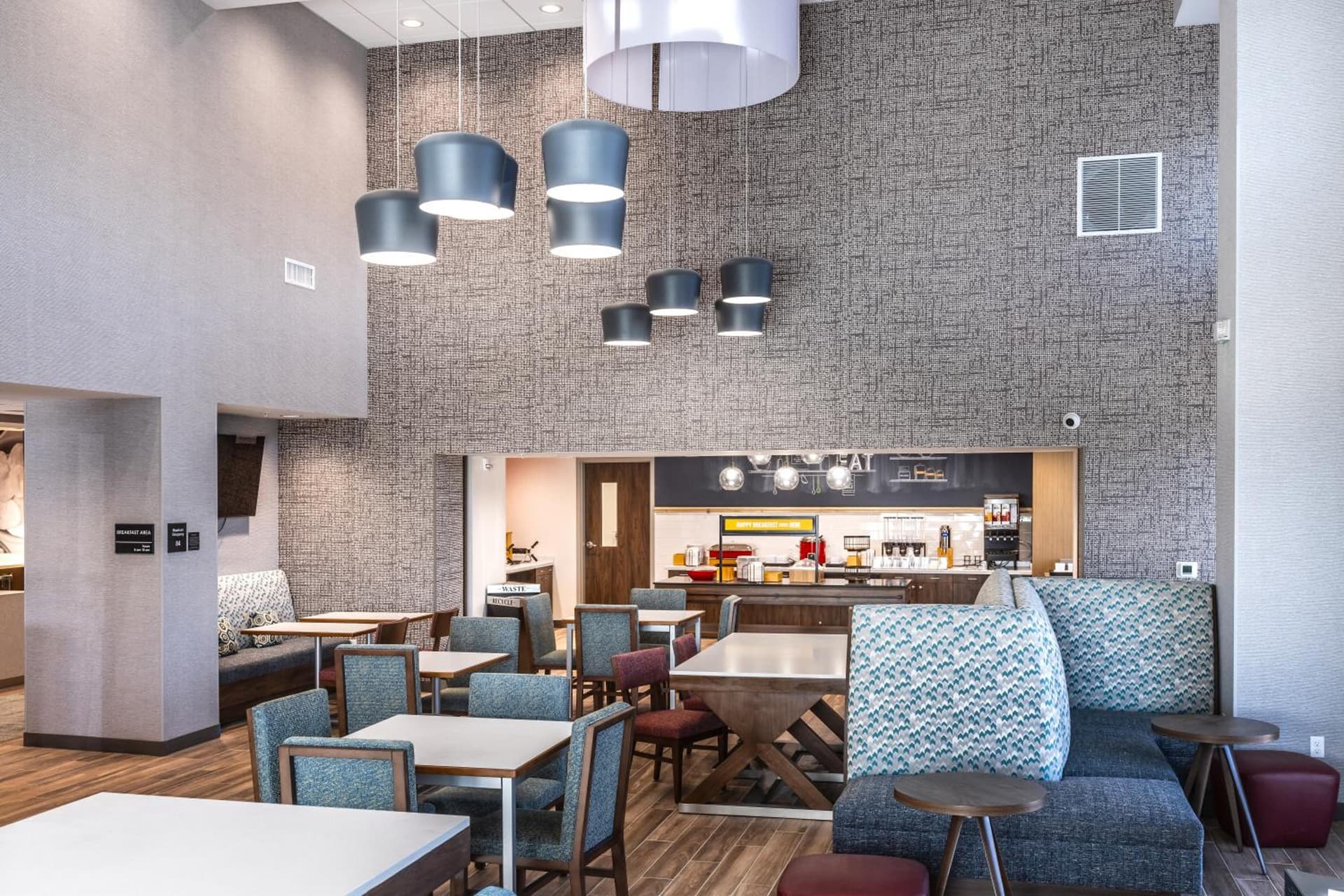 Hampton Inn & Suites Bakersfield Central gallery photo in Bakersfield, CA — image 35