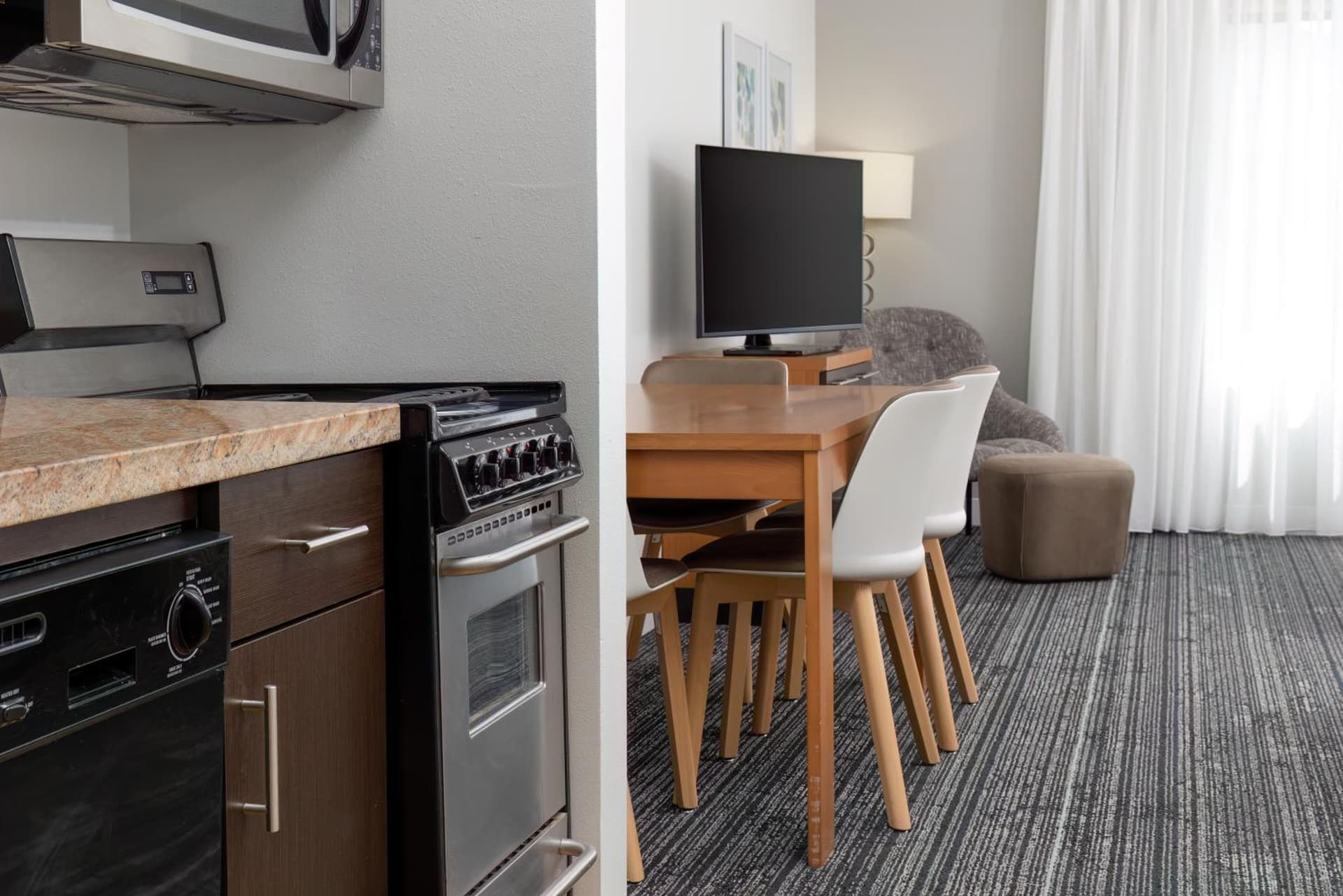 TownePlace Suites by Marriott Erie interior in Erie, PA — gallery photo 2
