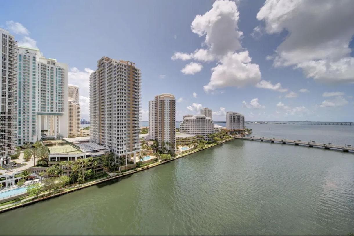 Icon Brickell Miami featured exterior or lobby in Miami, FL — similar hotel
