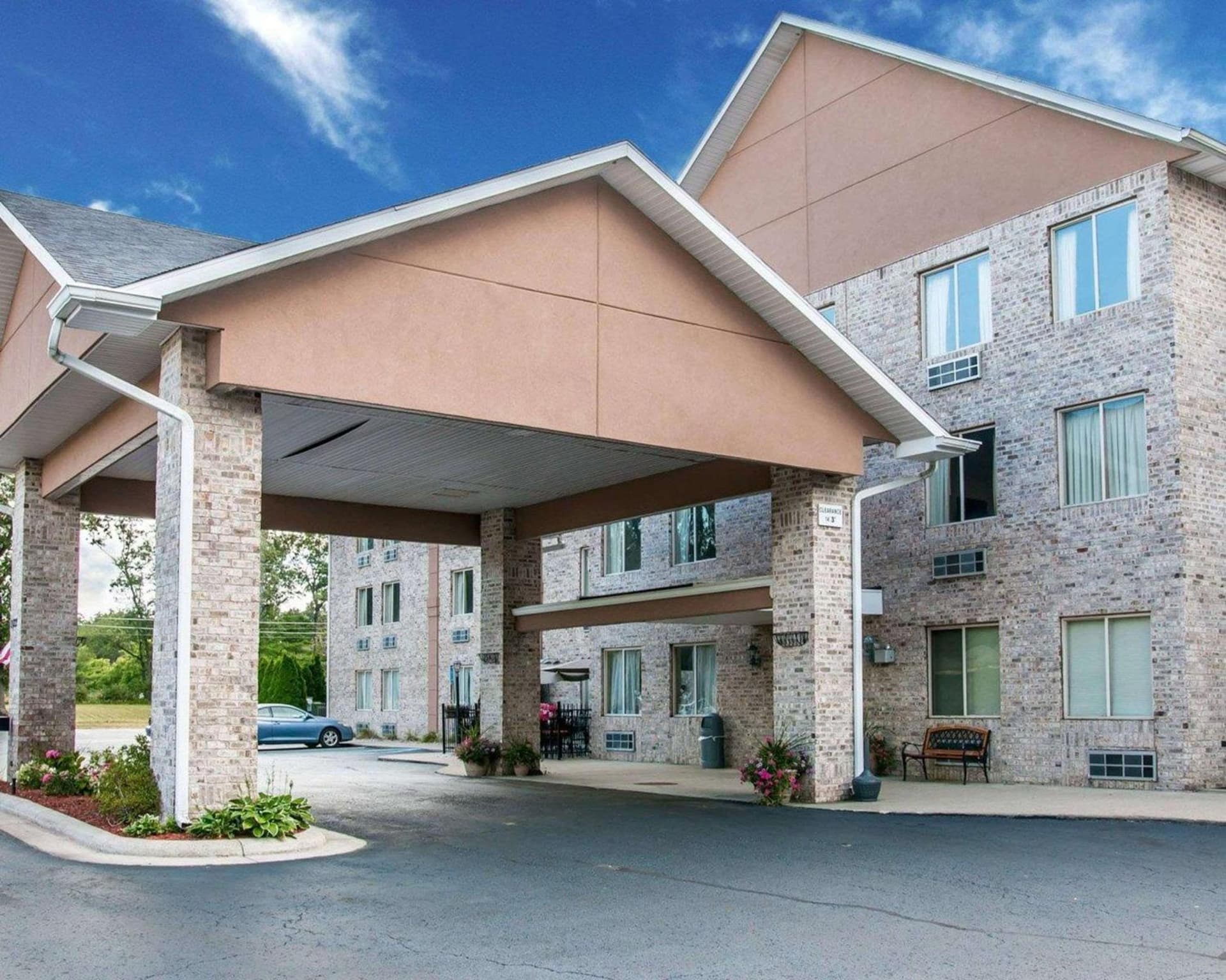 Comfort Inn Whitehall near Michigan's Adventure gallery photo in Whitehall, MI — image 21