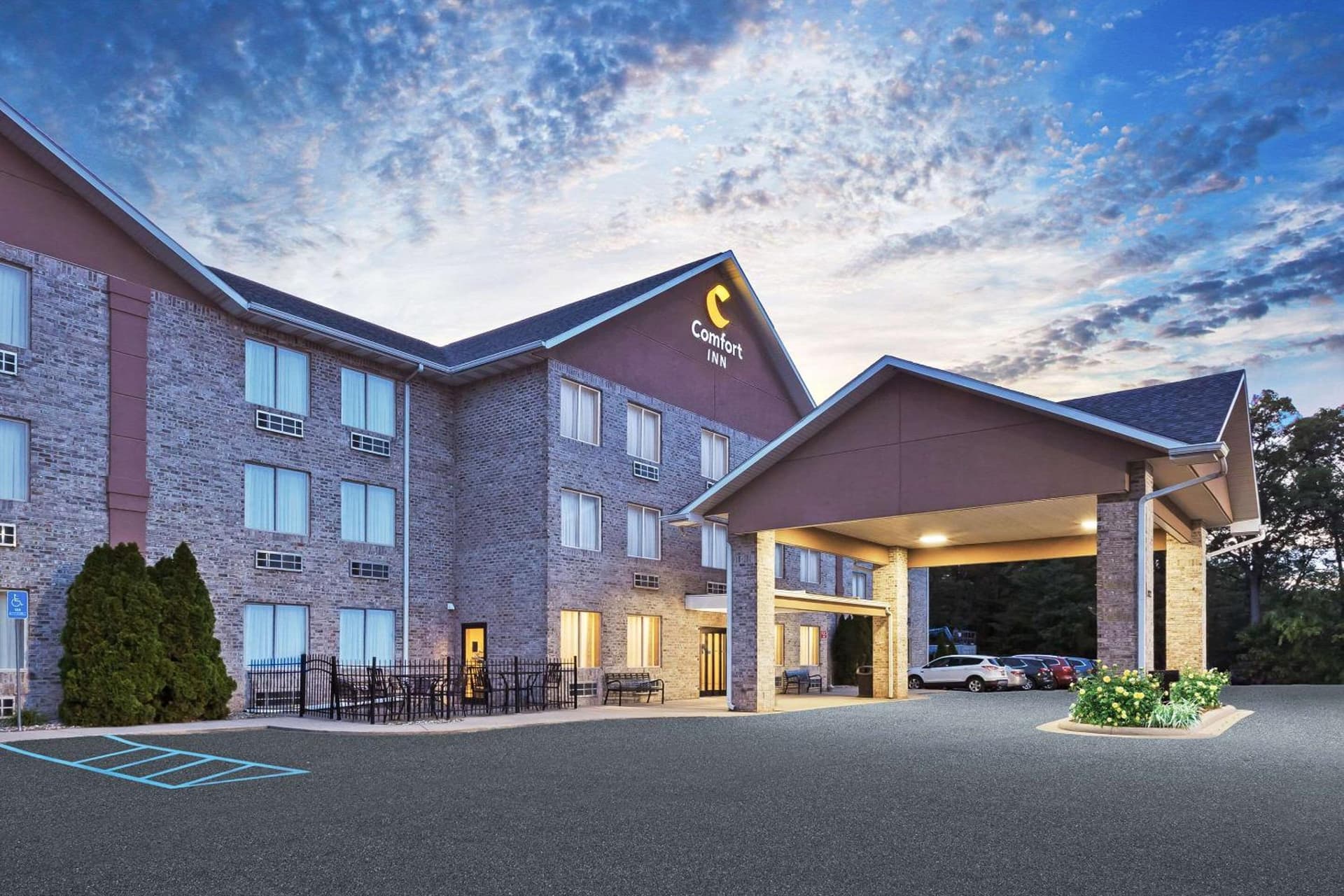 Comfort Inn Whitehall near Michigan's Adventure gallery photo in Whitehall, MI — image 12