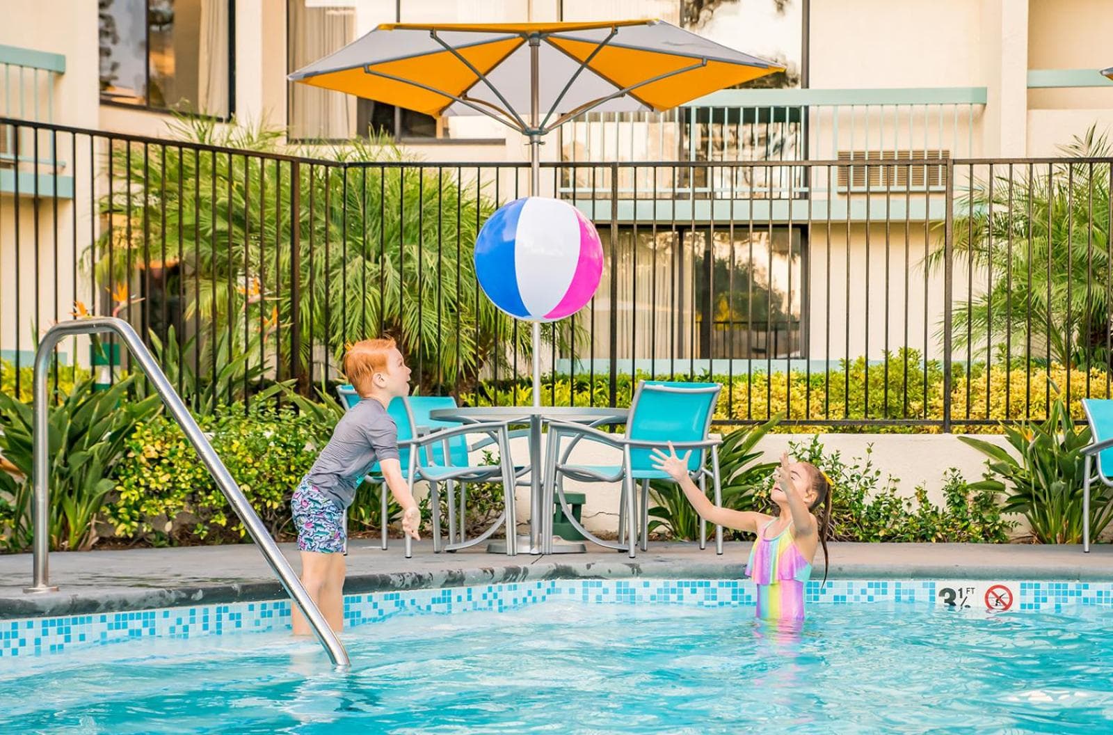 Howard Johnson by Wyndham Anaheim Hotel and Water Playground gallery photo in Anaheim, CA — image 103