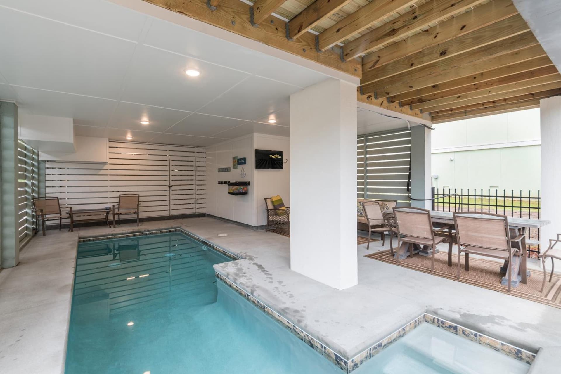 15% off 7 Night Stays Aug- Oct Private Pool,Firepit, Kids Room, Walk 2 Beach, Lagoon View interior in Hilton Head Island, SC — gallery photo 2