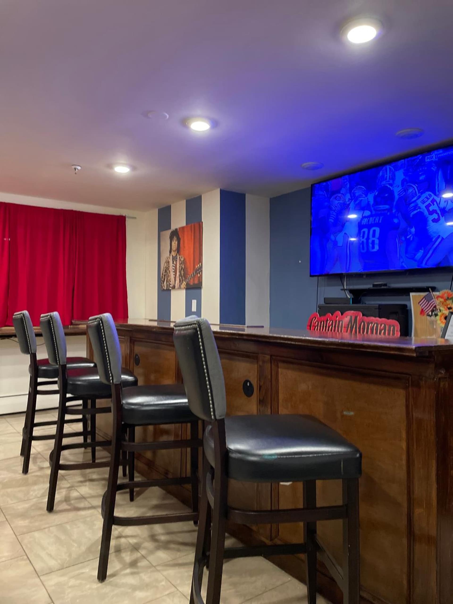 Broadway and Main Hotel — hotel in Everett, Massachusetts