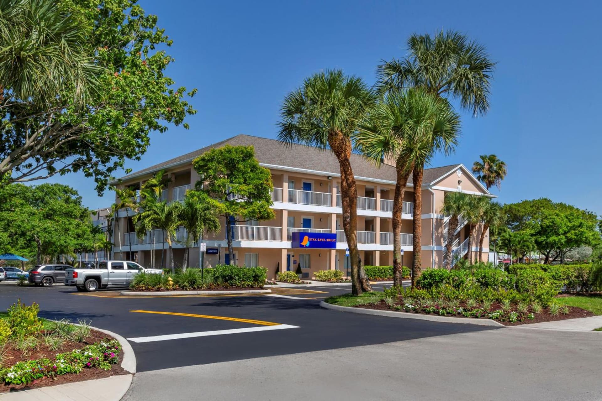 InTown Suites Extended Stay Fort Lauderdale FL featured exterior or lobby in Tamarac, FL — similar hotel