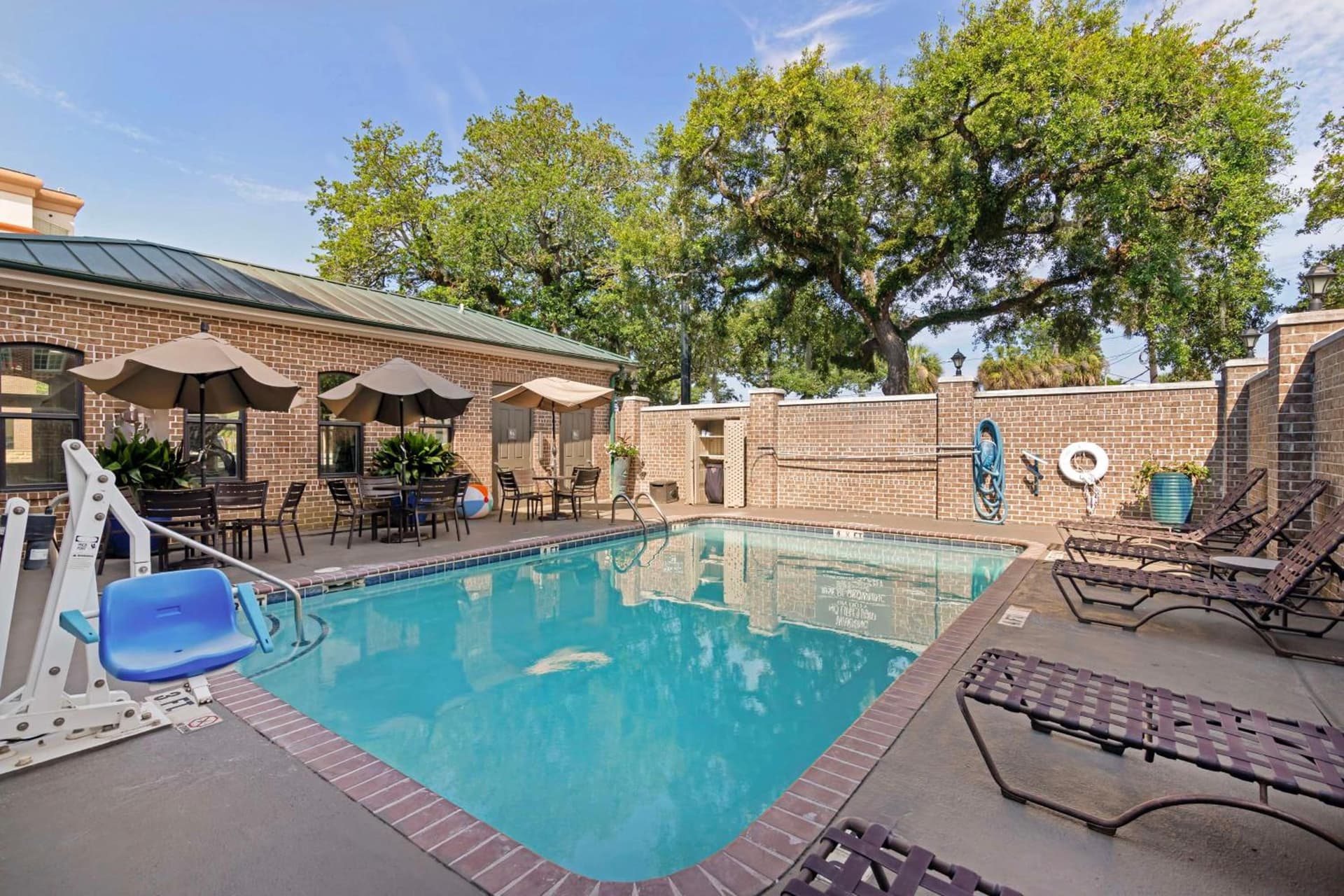 Best Western Savannah Historic District property views in Savannah, GA — gallery photo 3