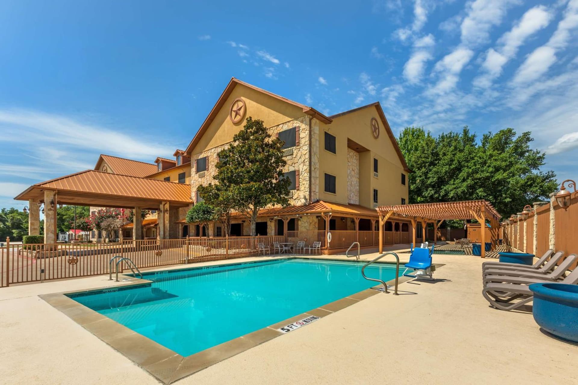 Best Western Dinosaur Valley Inn & Suites interior in Glen Rose, TX — gallery photo 2