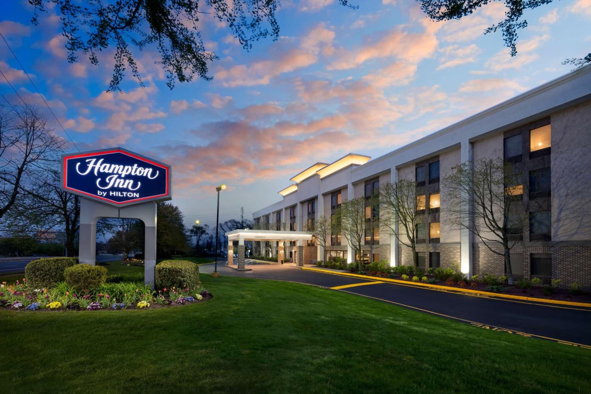 Hampton Inn Long Island/Islandia interior in Islandia, NY — gallery photo 2