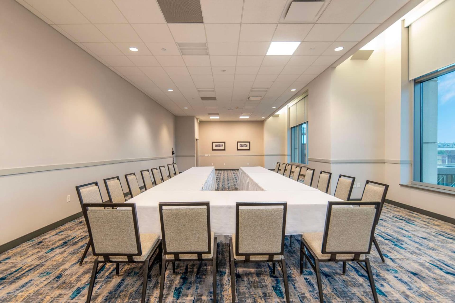 DoubleTree by Hilton Hotel Cedar Rapids Convention Complex gallery photo in Cedar Rapids, IA — image 31