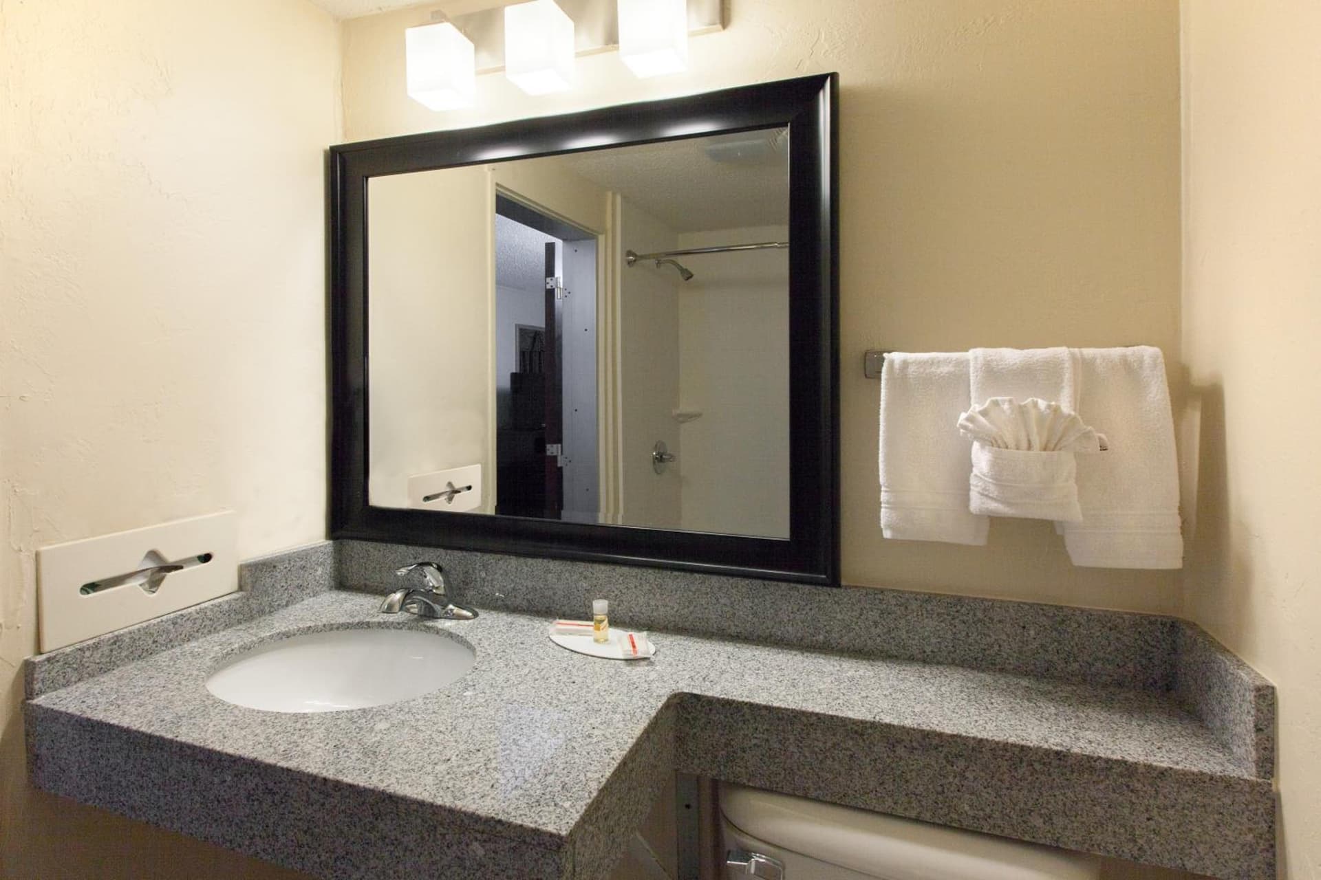 Days Inn by Wyndham Norman gallery photo in Norman, OK — image 19