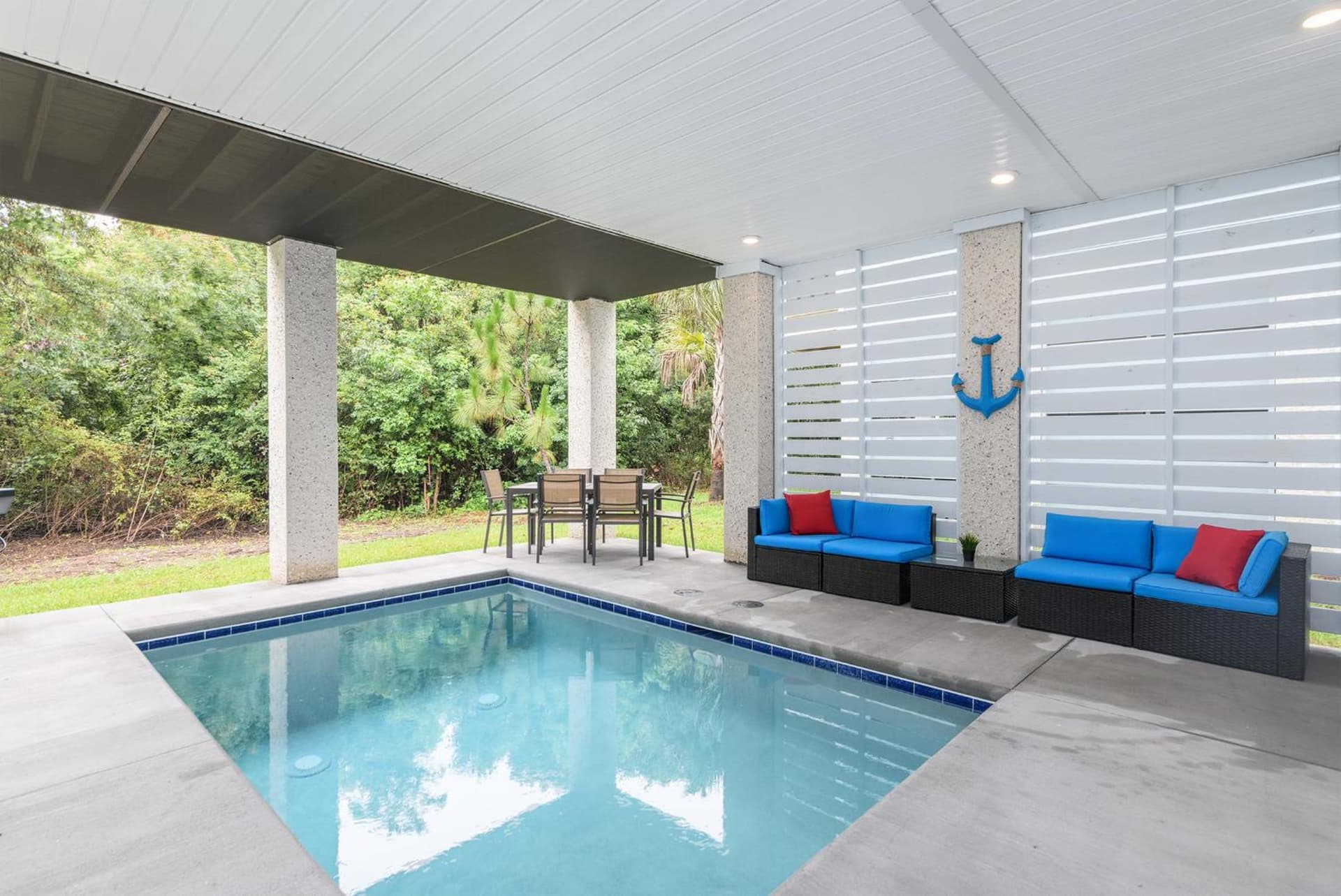 (4) Red, White and Beach Private Pool Free Activities 5 min drive to beach property views in Hilton Head Island, SC — gallery photo 3