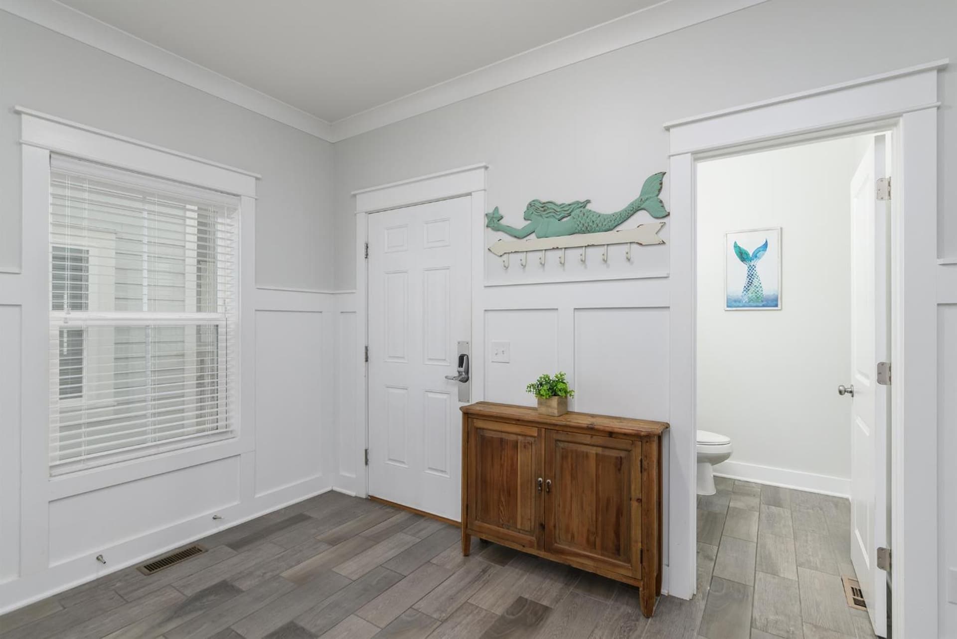 15% off 7 Night Stays Aug- Oct Pool Fenced Yard Balcony overlooking Lagoon Walk to Beach interior in Hilton Head Island, SC — gallery photo 2