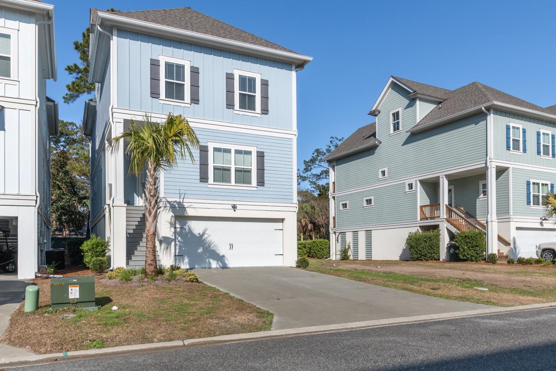 15% off 7 Night Stays Aug- Oct EASY WALK TO THE BEACH PRIVATE POOL AND ACTIVITIES ELEVATOR featured exterior or lobby in Hilton Head Island, SC — similar hotel