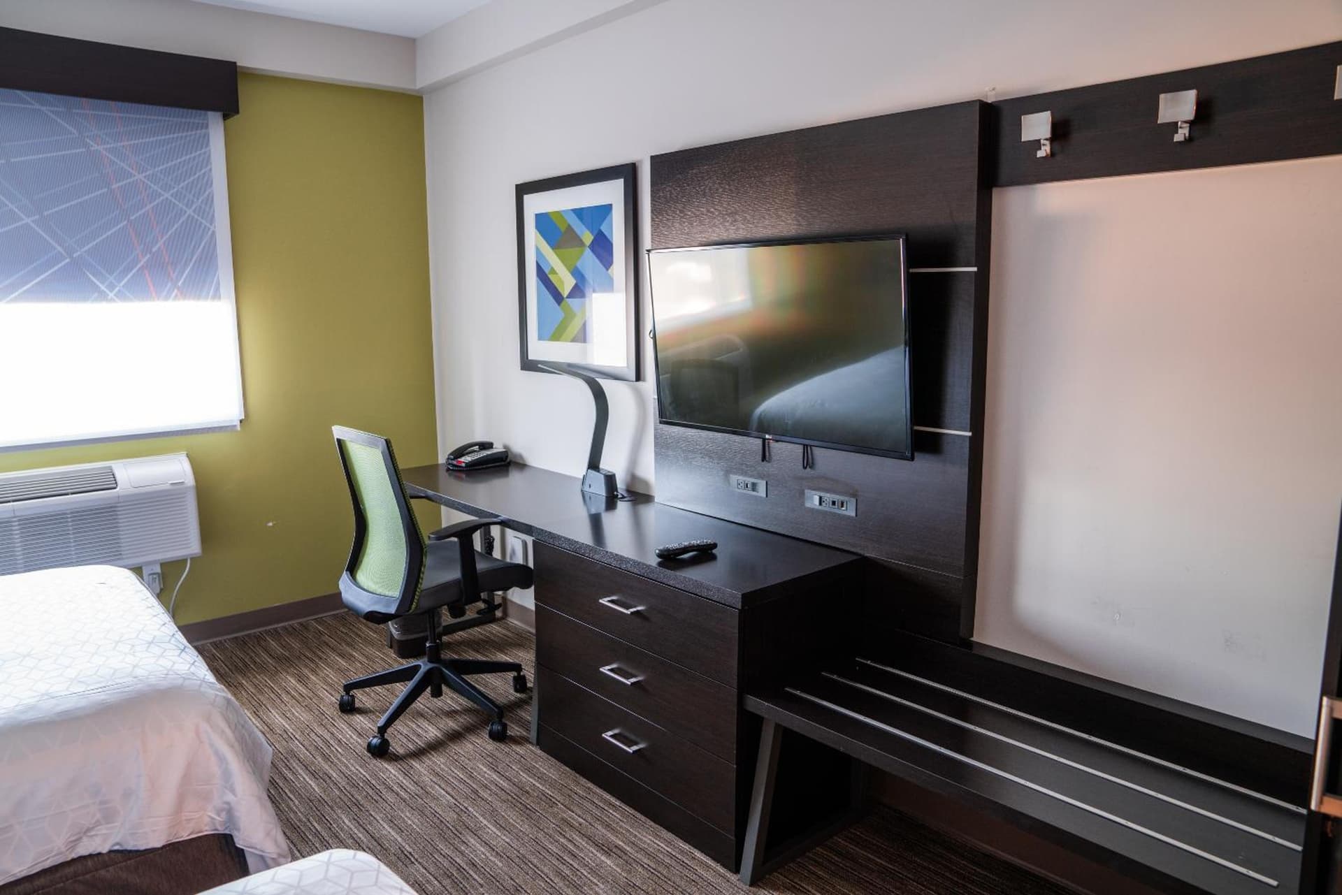 Holiday Inn Express Maspeth by IHG property views in Queens, NY — gallery photo 3