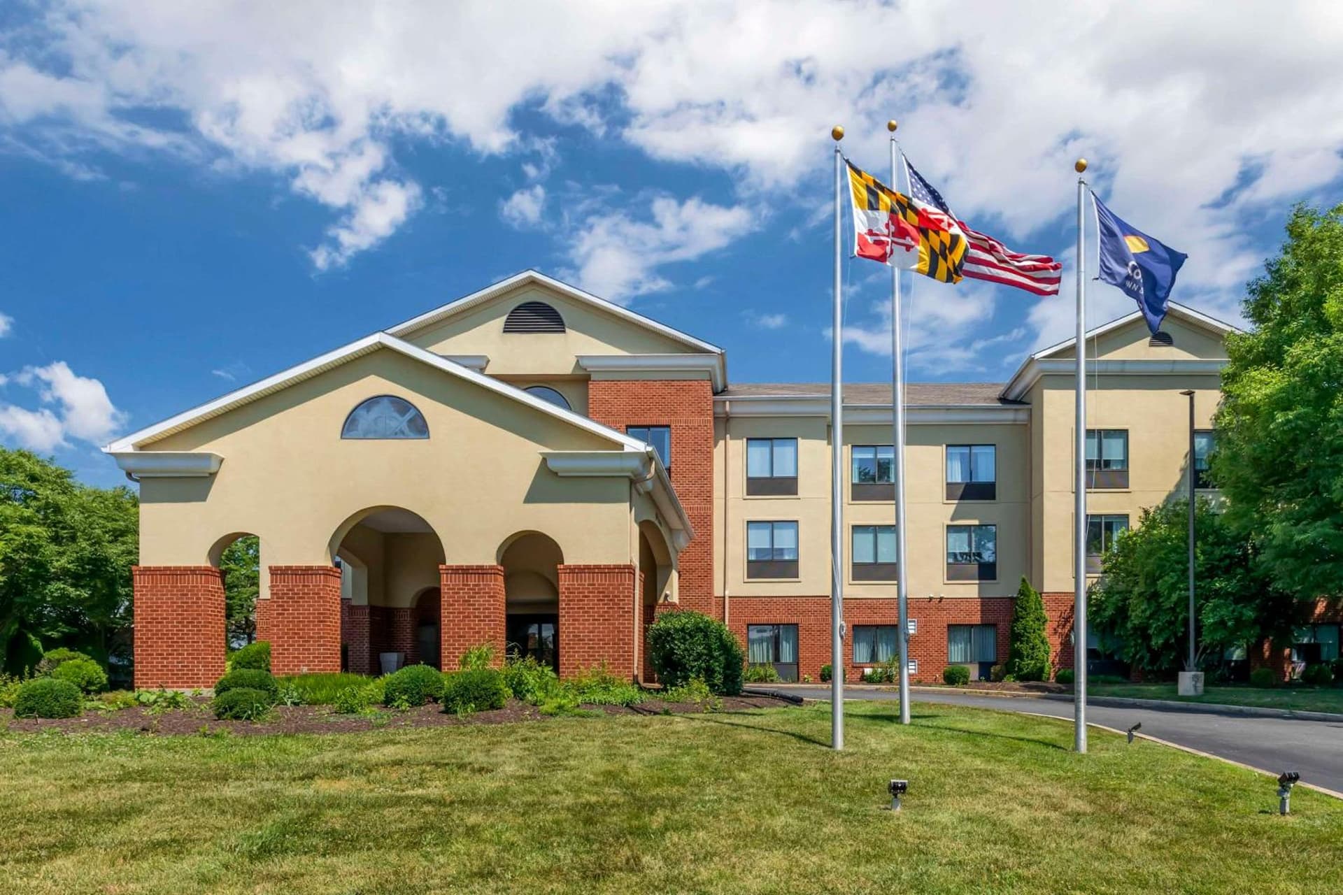 Comfort Inn & Suites Chestertown interior in Chestertown, MD — gallery photo 2