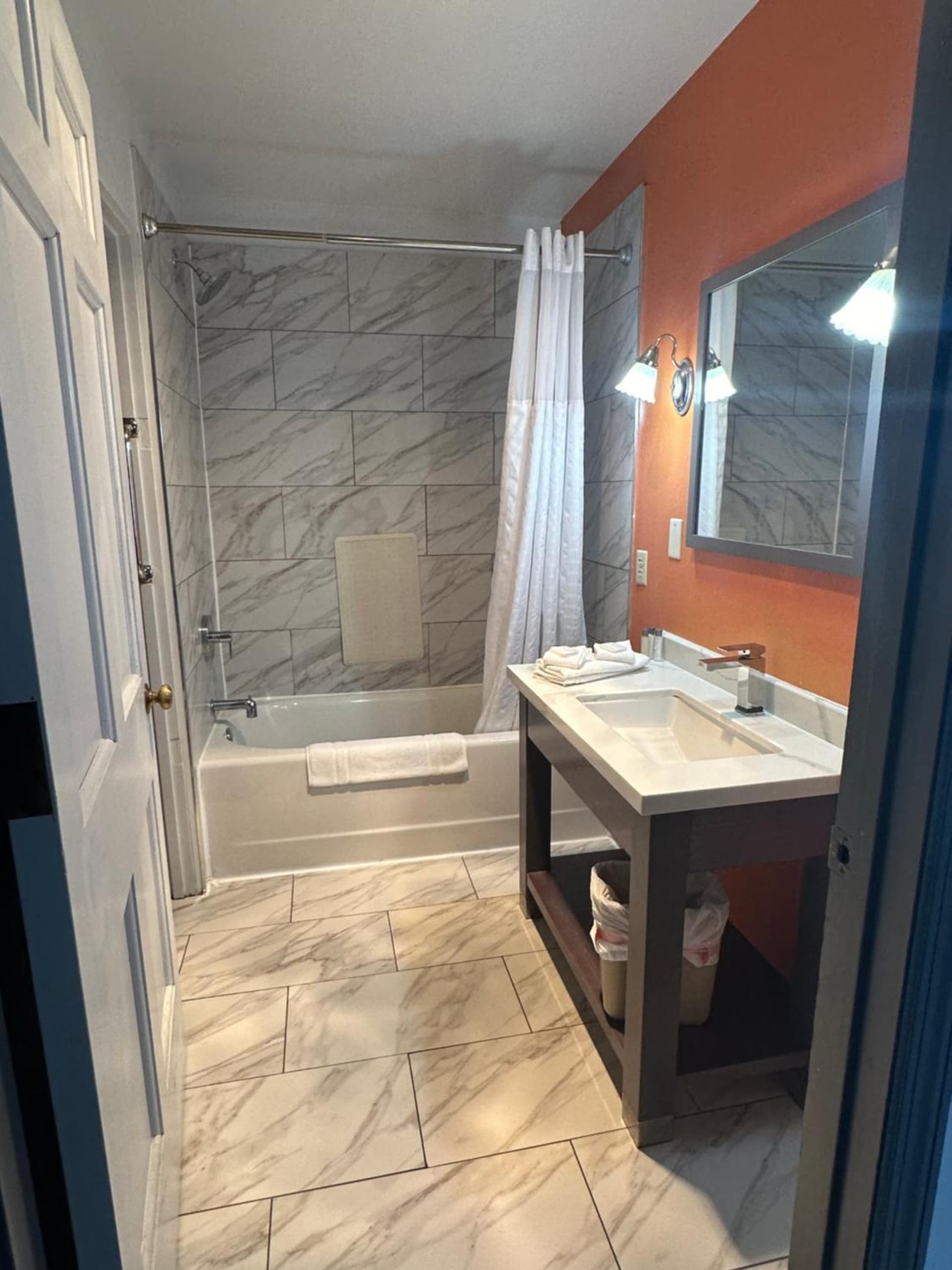 Inn at Mountainview interior in Greensburg, PA — gallery photo 2