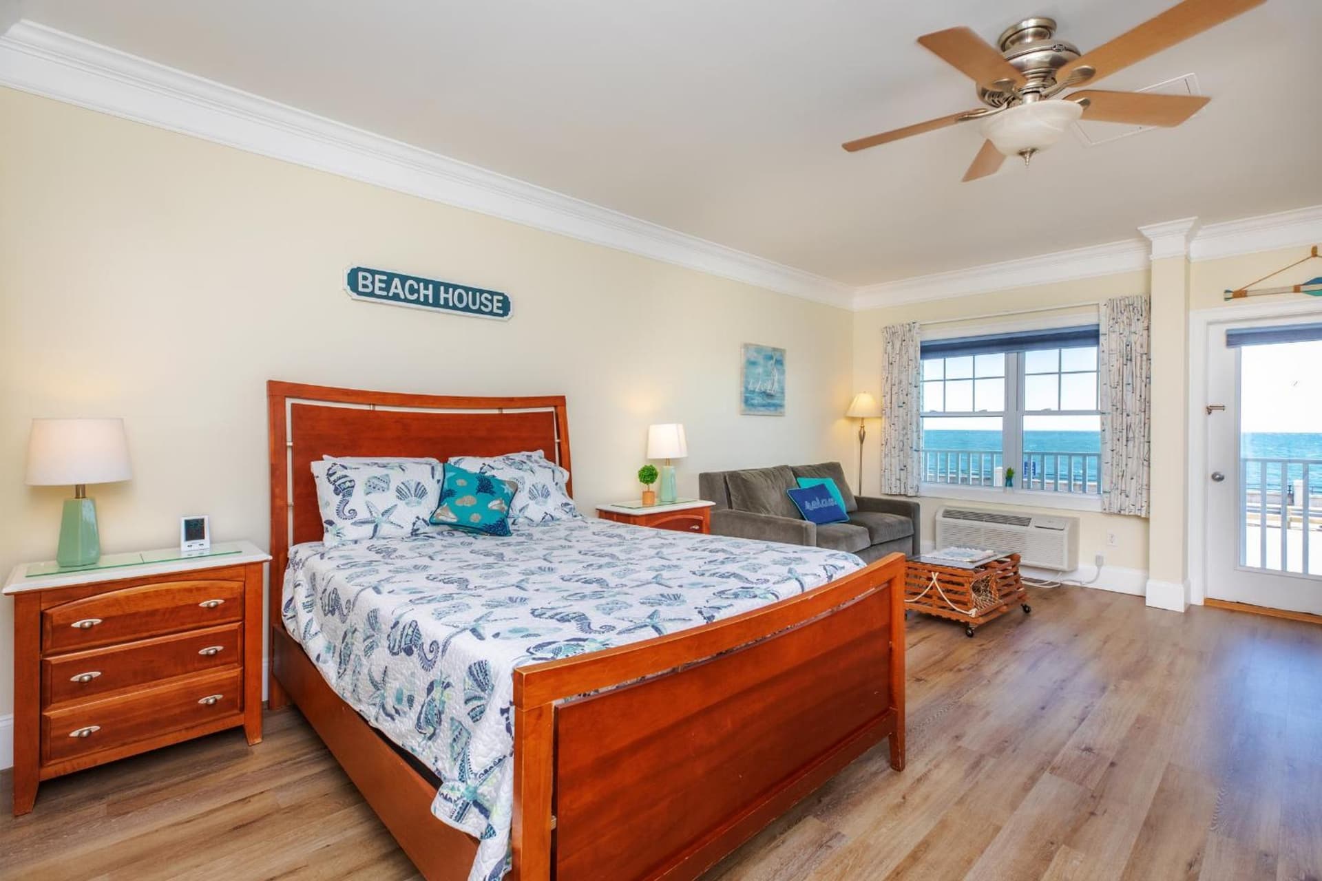 Atlantic Breeze Suites interior in Hampton, NH — gallery photo 2