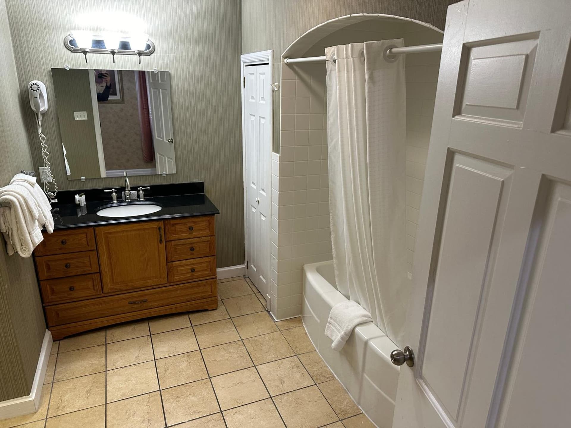 Island House Historic Vacation Rentals gallery photo in Port Clinton, OH — image 89