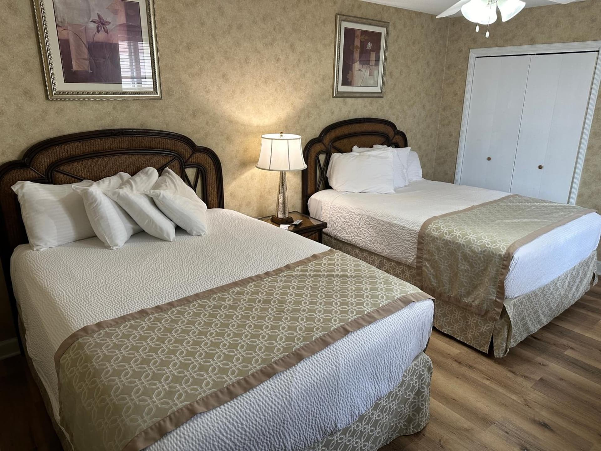 Island House Historic Vacation Rentals gallery photo in Port Clinton, OH — image 179