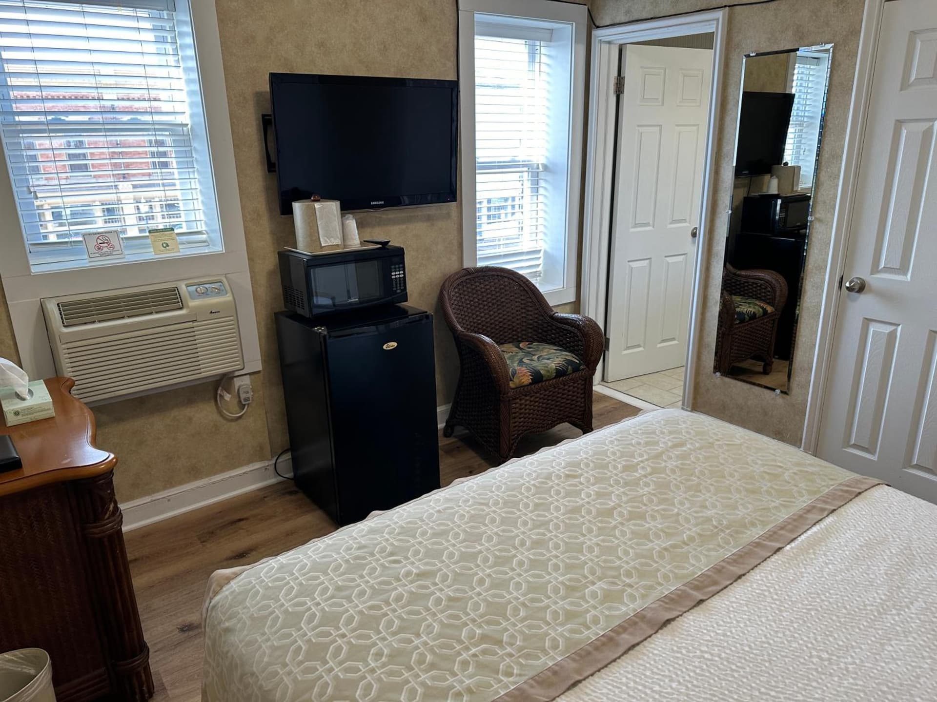 Island House Historic Vacation Rentals gallery photo in Port Clinton, OH — image 57
