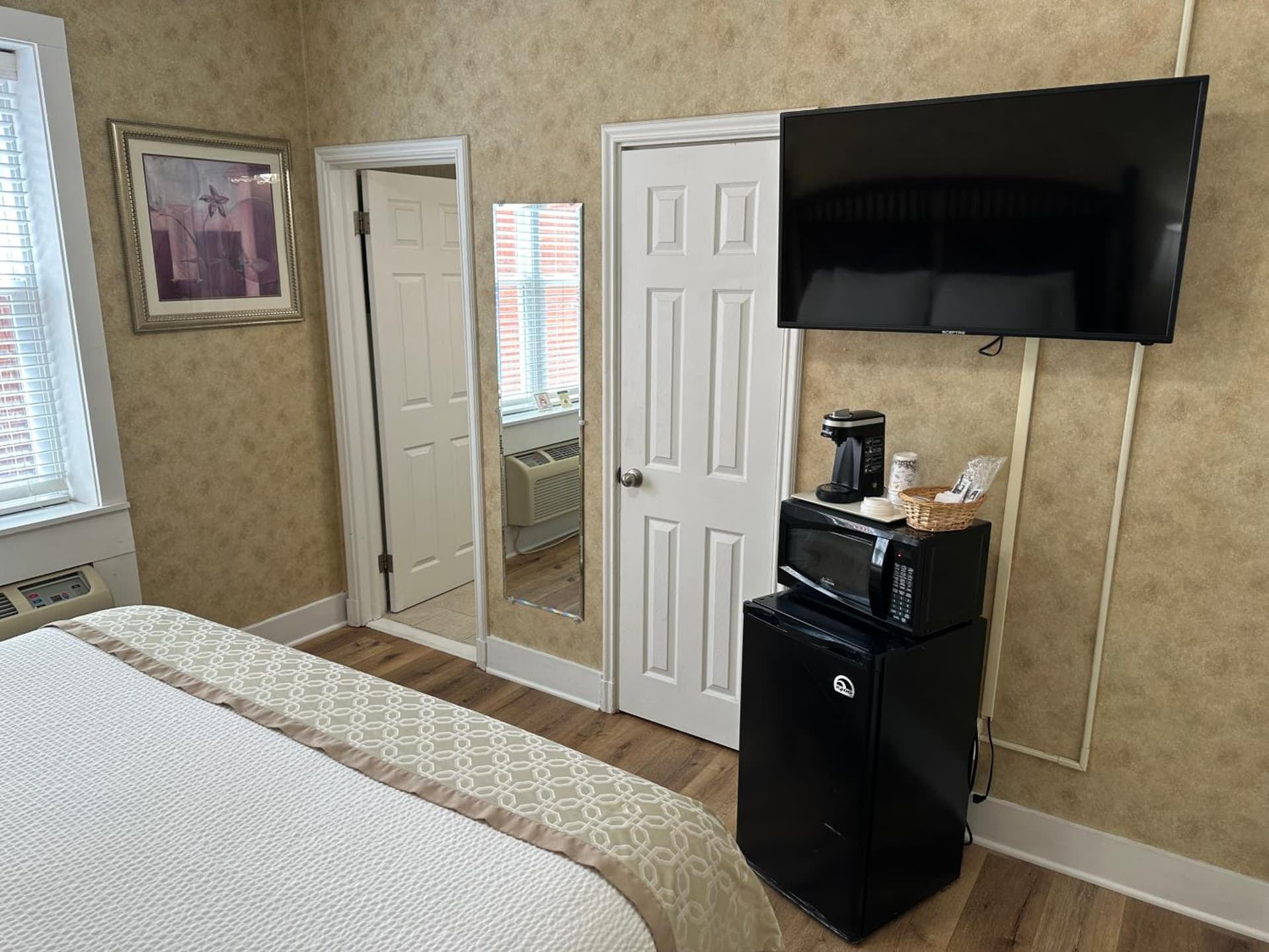 Island House Historic Vacation Rentals gallery photo in Port Clinton, OH — image 15