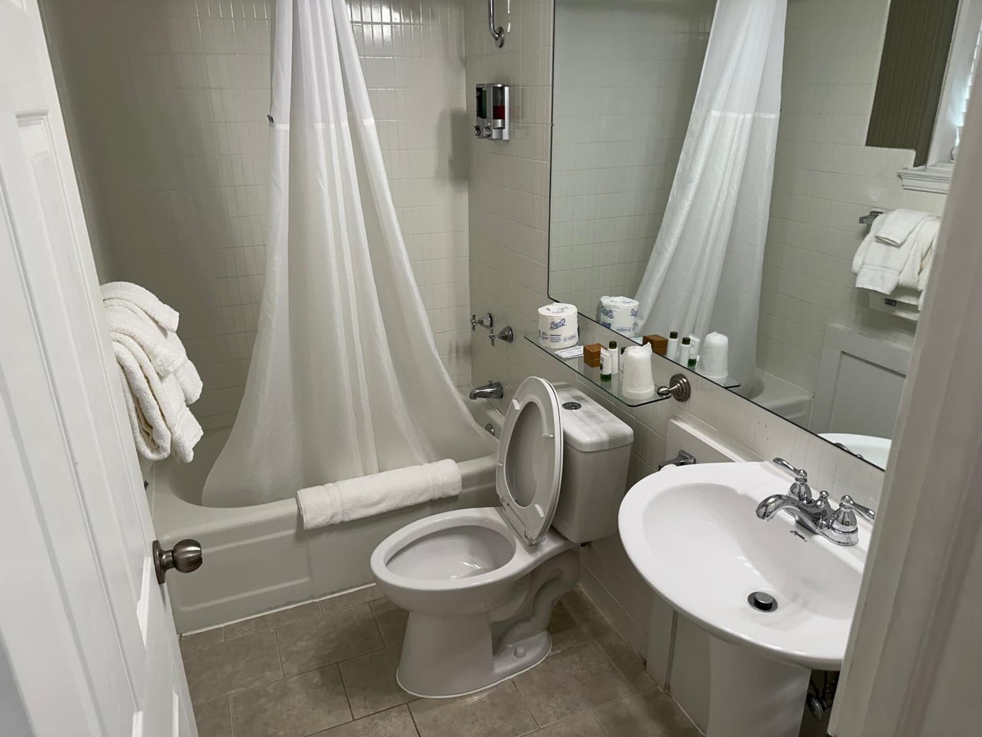 Island House Historic Vacation Rentals gallery photo in Port Clinton, OH — image 98