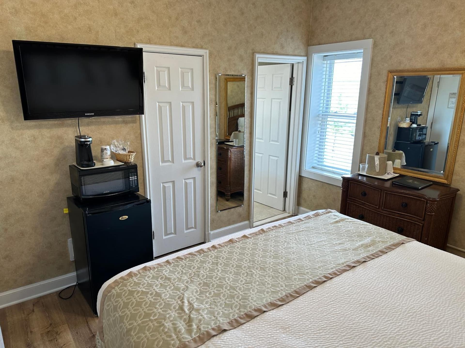 Island House Historic Vacation Rentals gallery photo in Port Clinton, OH — image 65