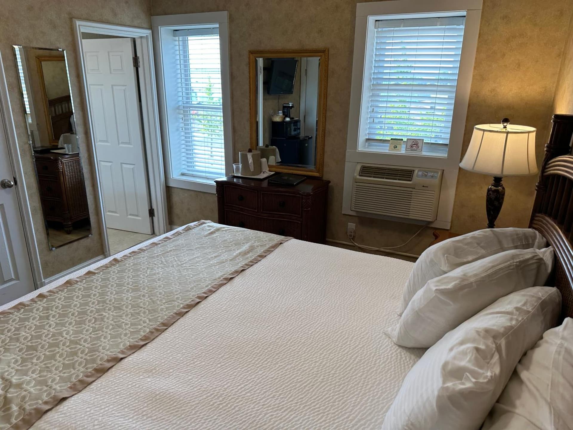 Island House Historic Vacation Rentals gallery photo in Port Clinton, OH — image 154