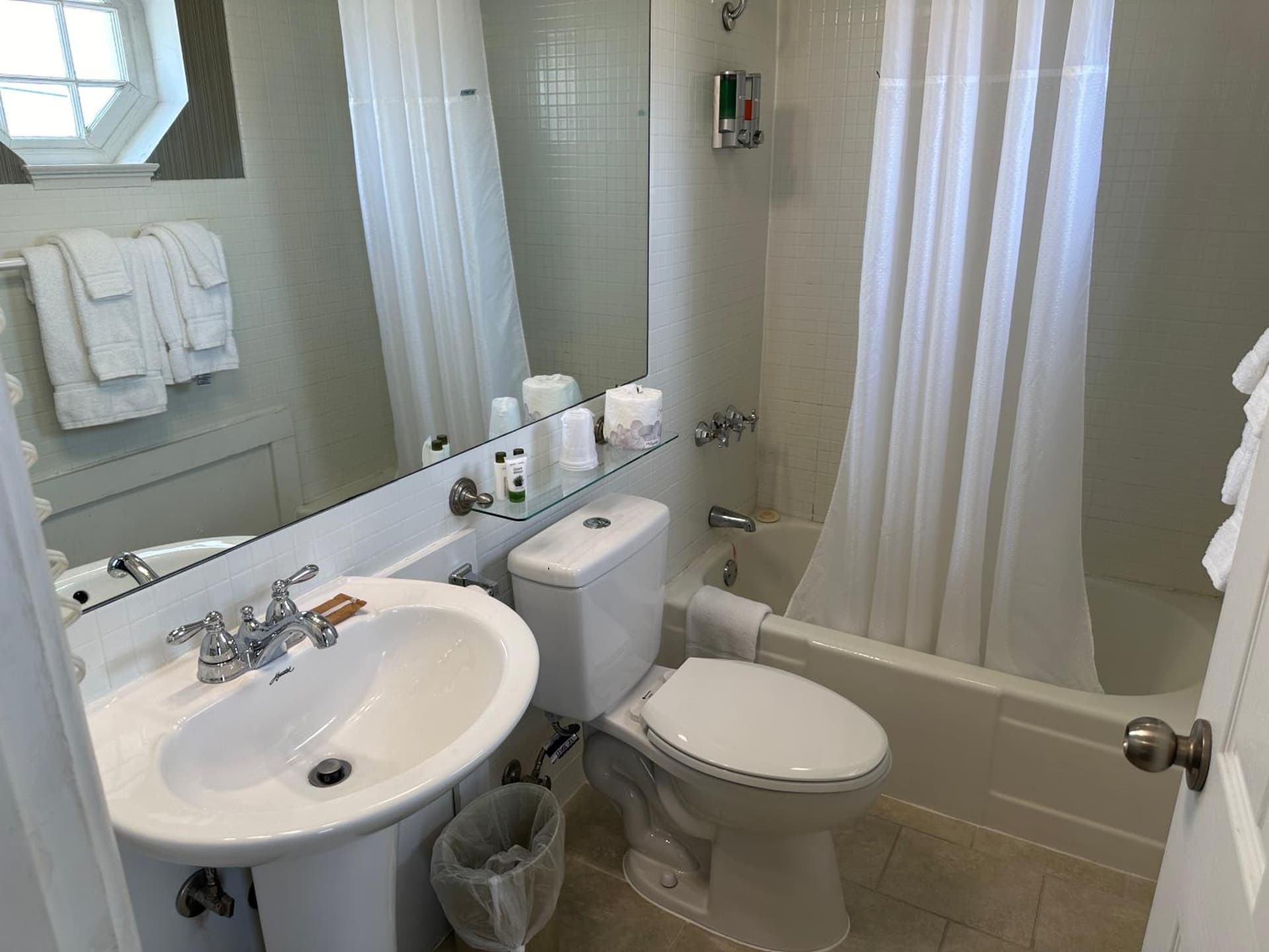 Island House Historic Vacation Rentals gallery photo in Port Clinton, OH — image 145