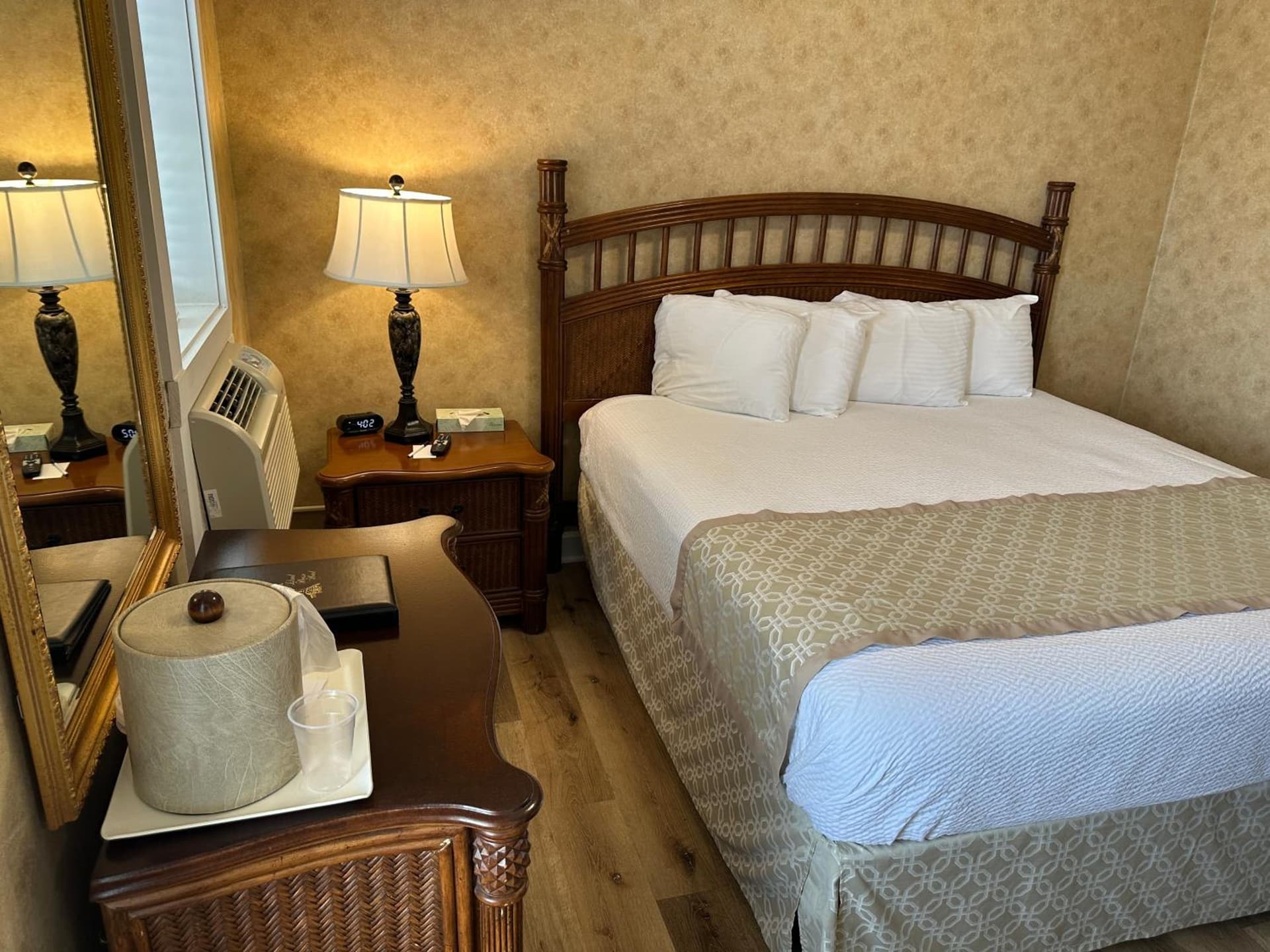 Island House Historic Vacation Rentals gallery photo in Port Clinton, OH — image 107