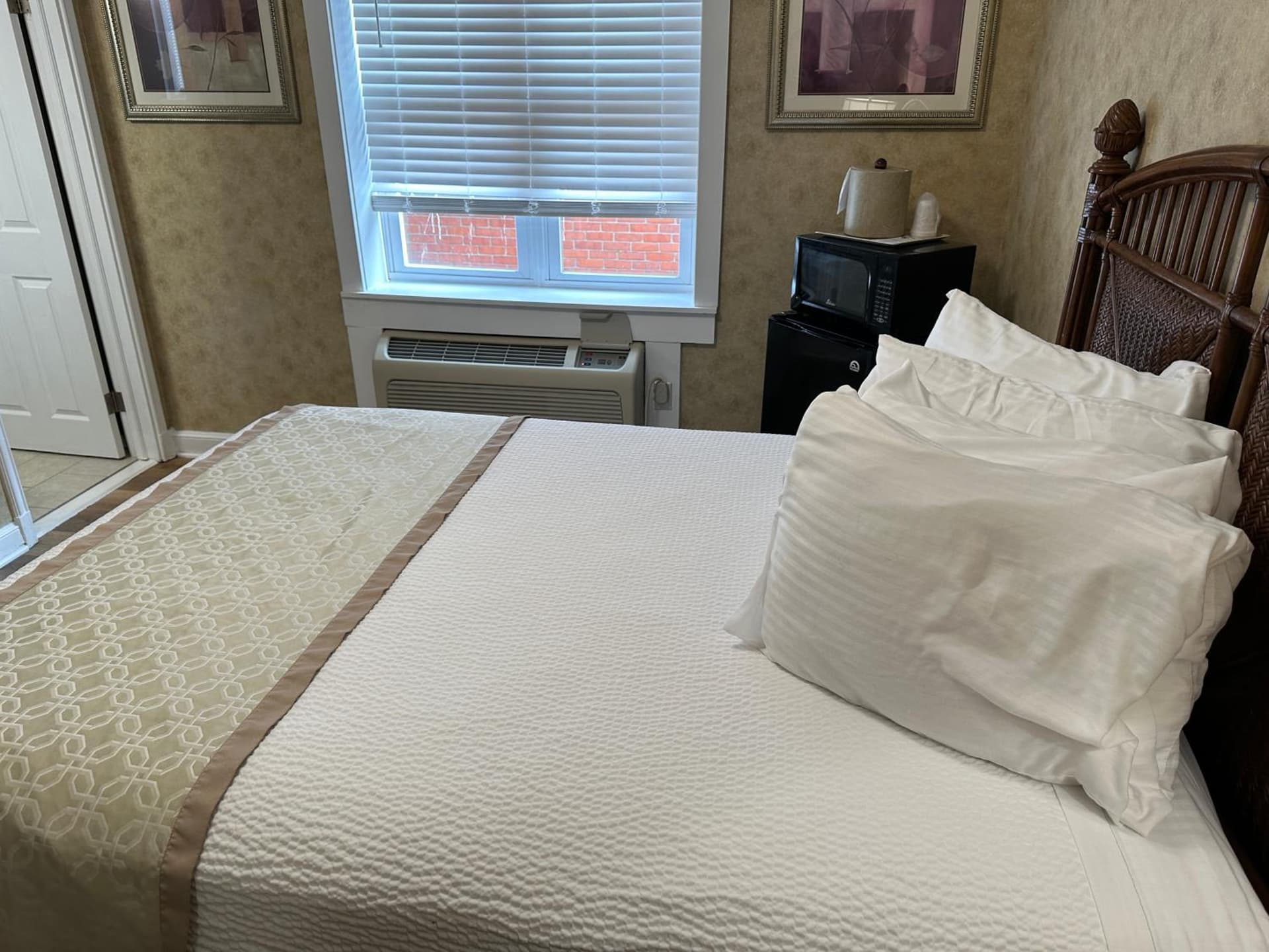 Island House Historic Vacation Rentals gallery photo in Port Clinton, OH — image 71