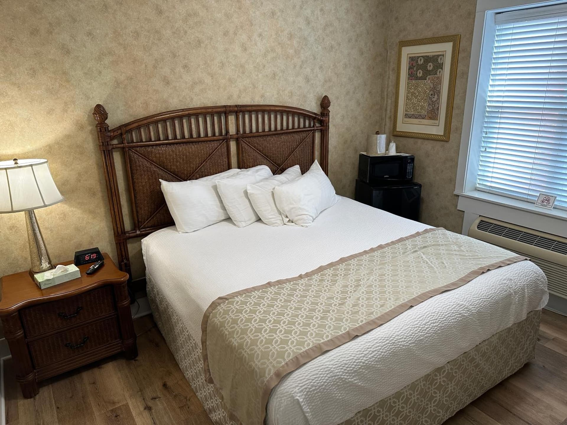 Island House Historic Vacation Rentals gallery photo in Port Clinton, OH — image 17