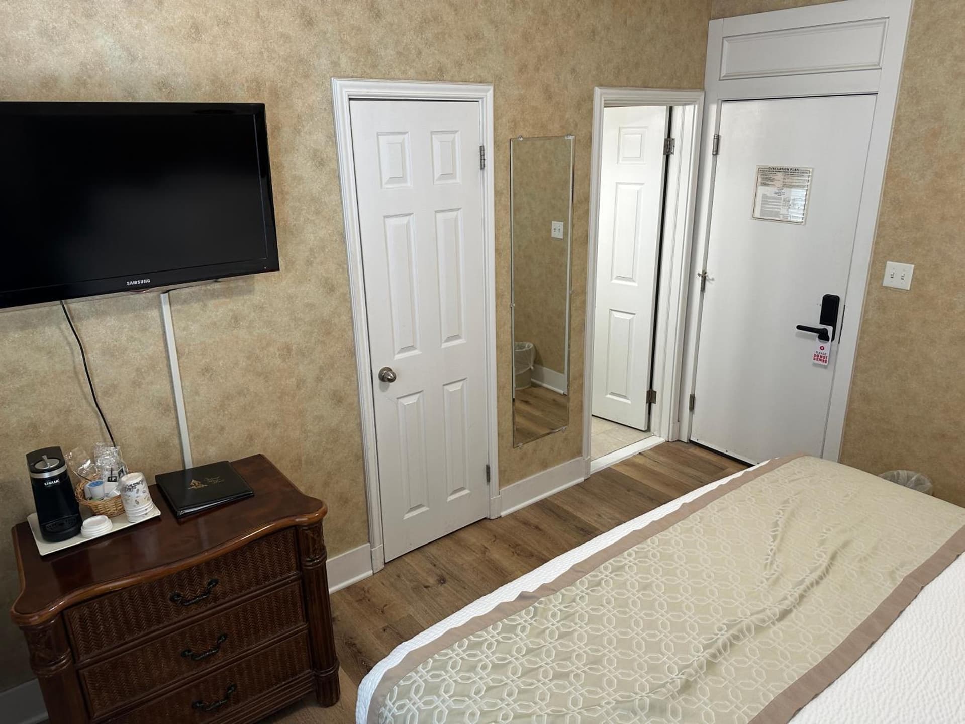 Island House Historic Vacation Rentals gallery photo in Port Clinton, OH — image 192