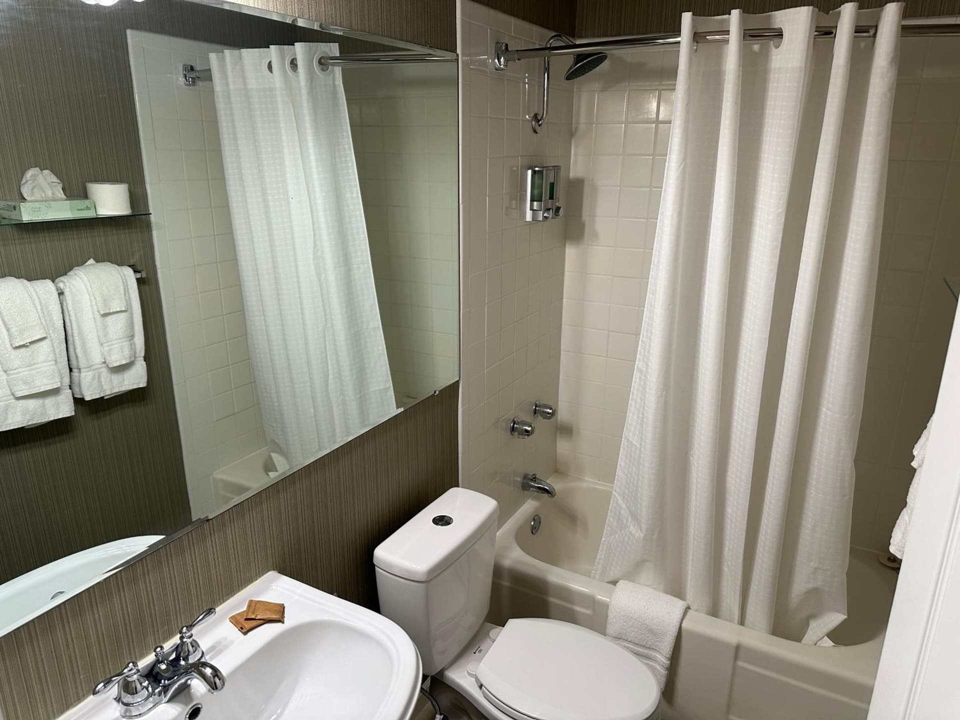 Island House Historic Vacation Rentals gallery photo in Port Clinton, OH — image 50