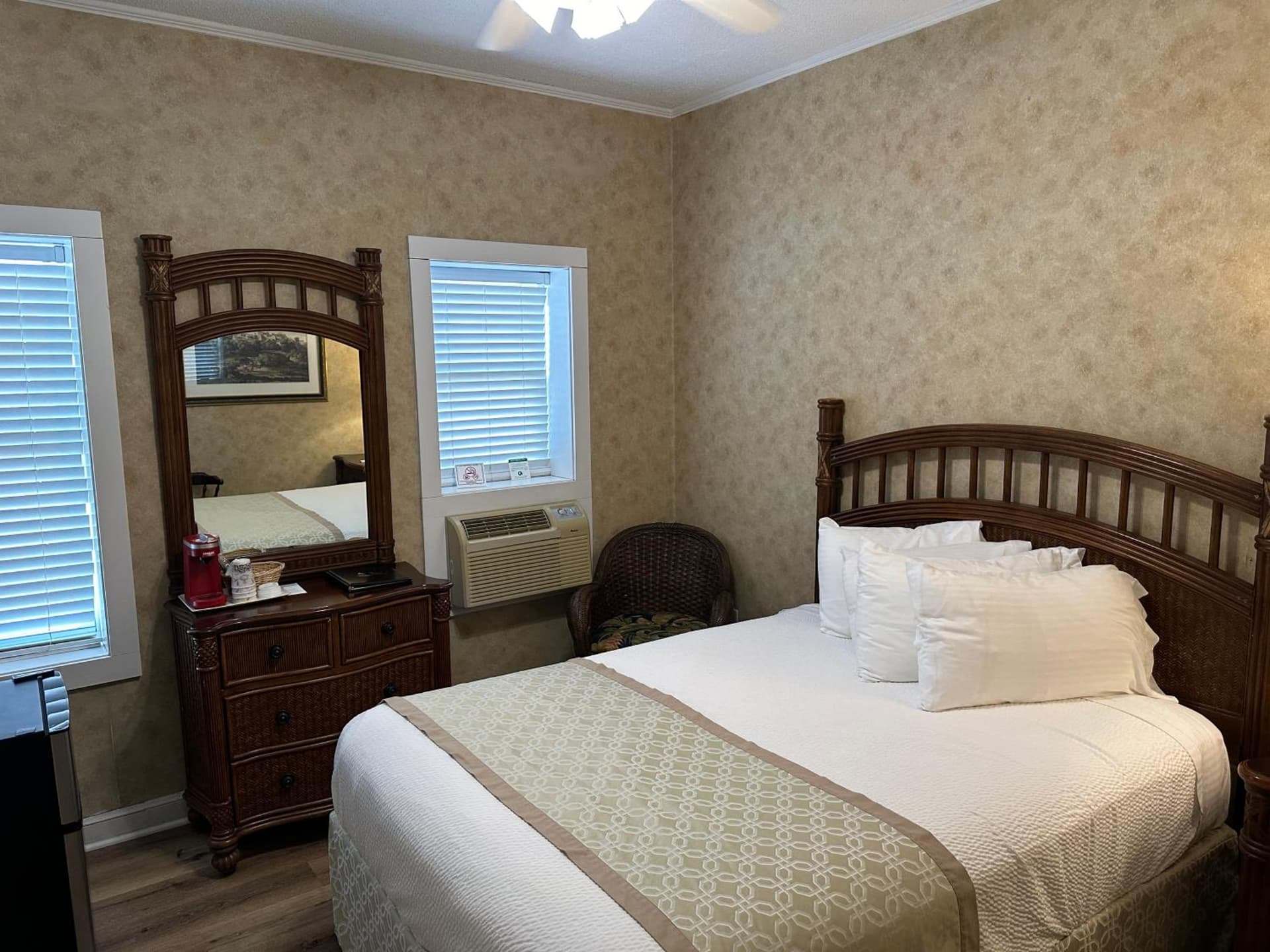 Island House Historic Vacation Rentals gallery photo in Port Clinton, OH — image 142