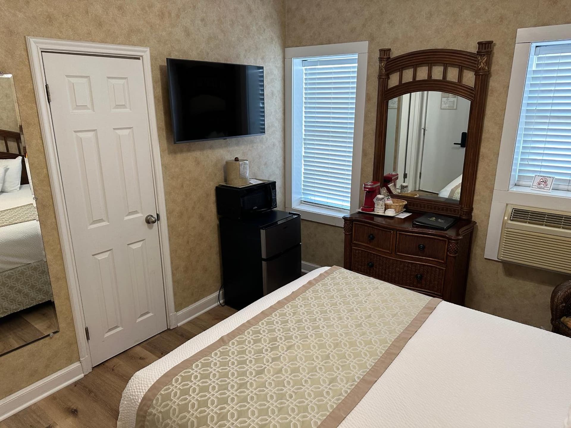 Island House Historic Vacation Rentals gallery photo in Port Clinton, OH — image 161