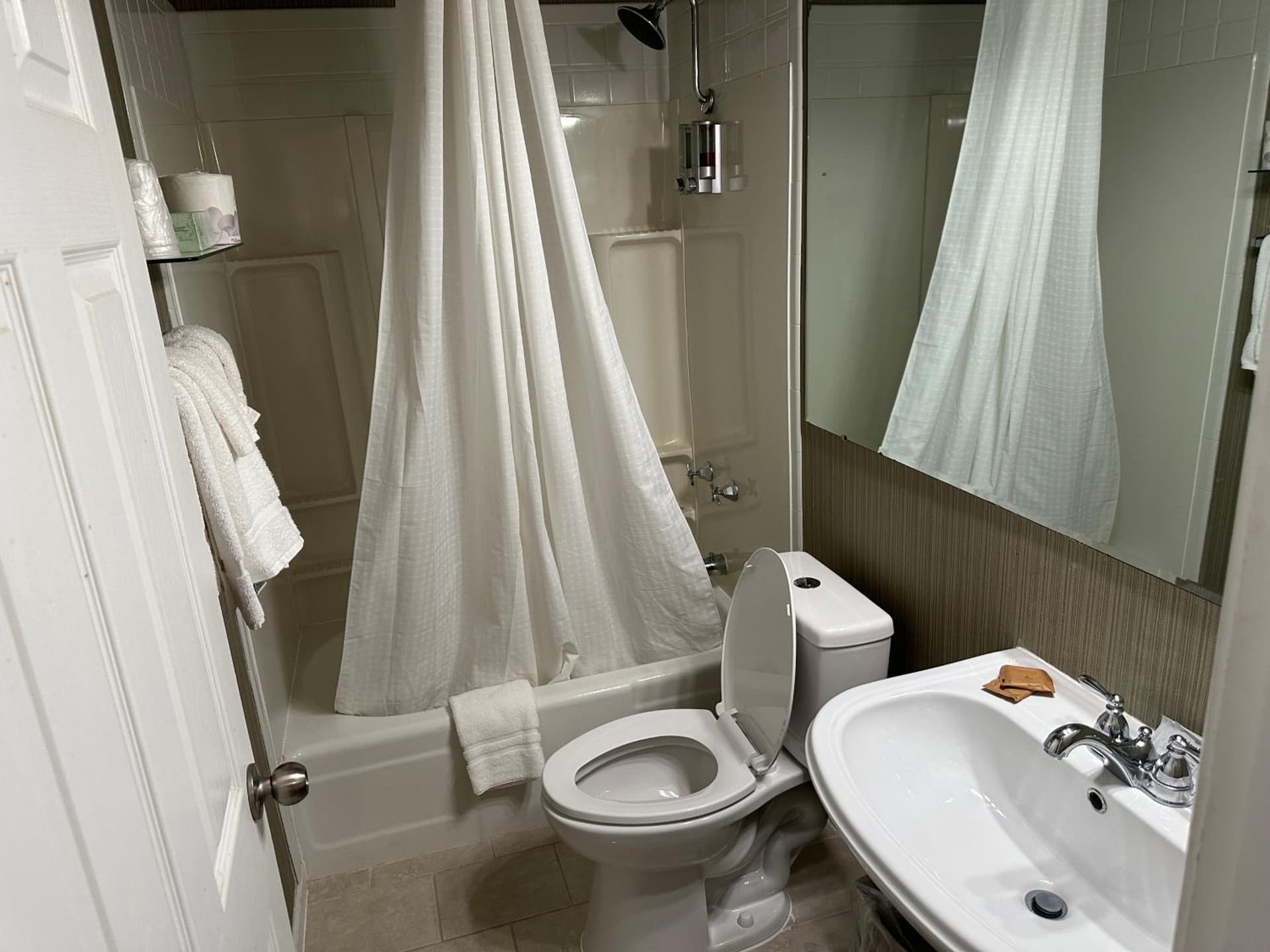 Island House Historic Vacation Rentals gallery photo in Port Clinton, OH — image 99