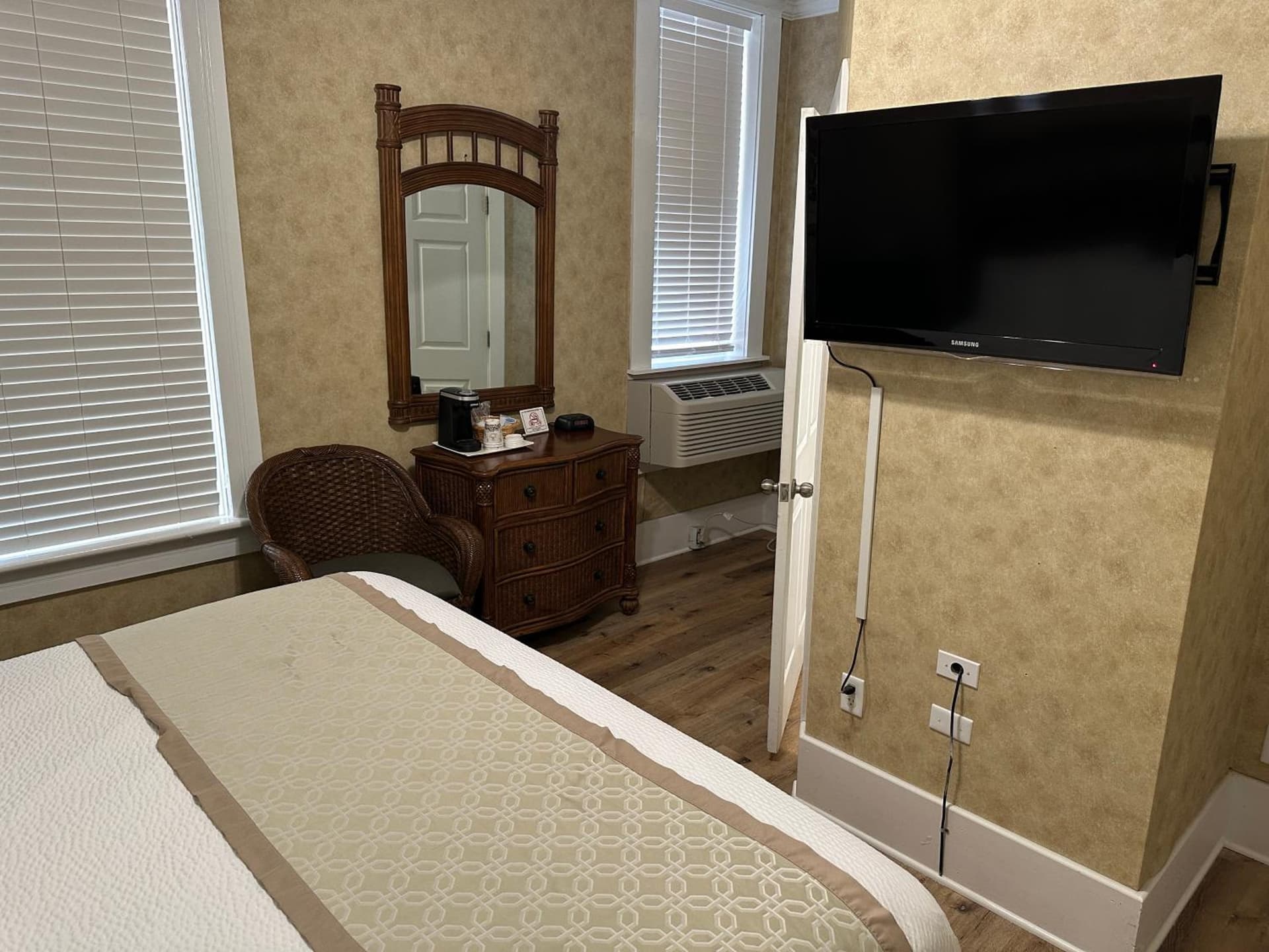 Island House Historic Vacation Rentals gallery photo in Port Clinton, OH — image 41