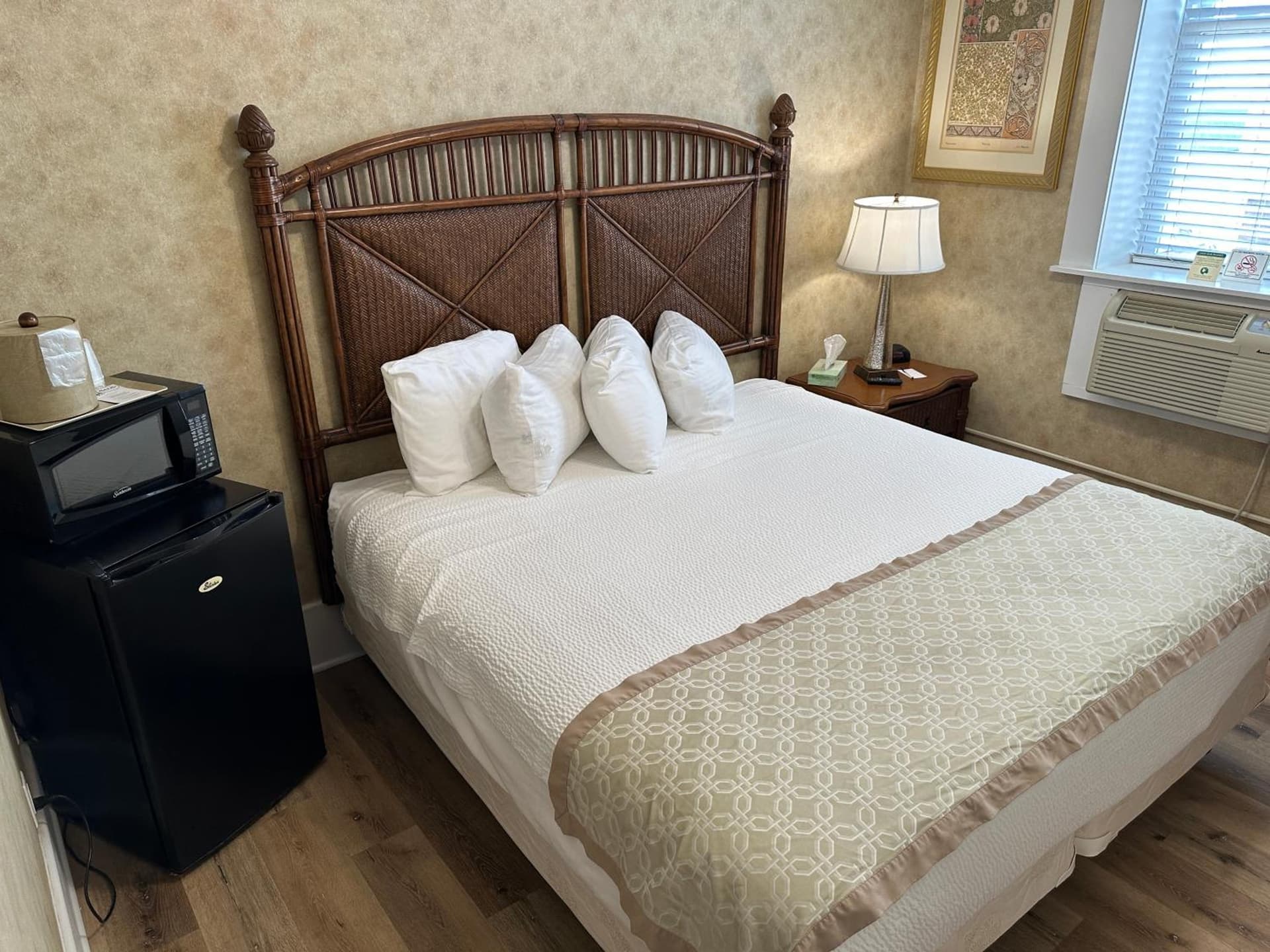 Island House Historic Vacation Rentals gallery photo in Port Clinton, OH — image 137