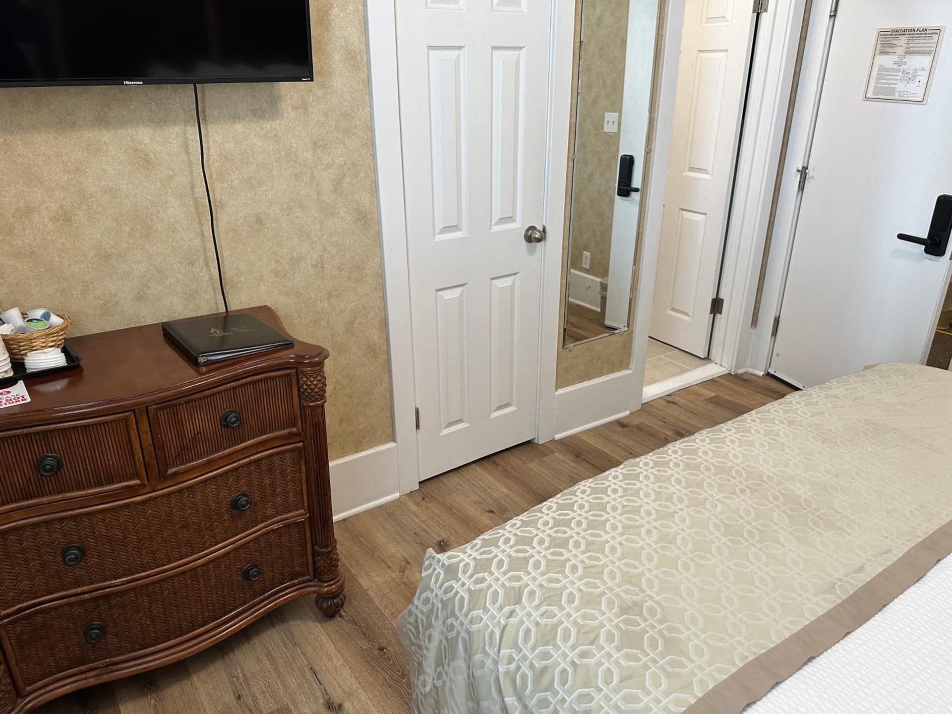 Island House Historic Vacation Rentals gallery photo in Port Clinton, OH — image 4