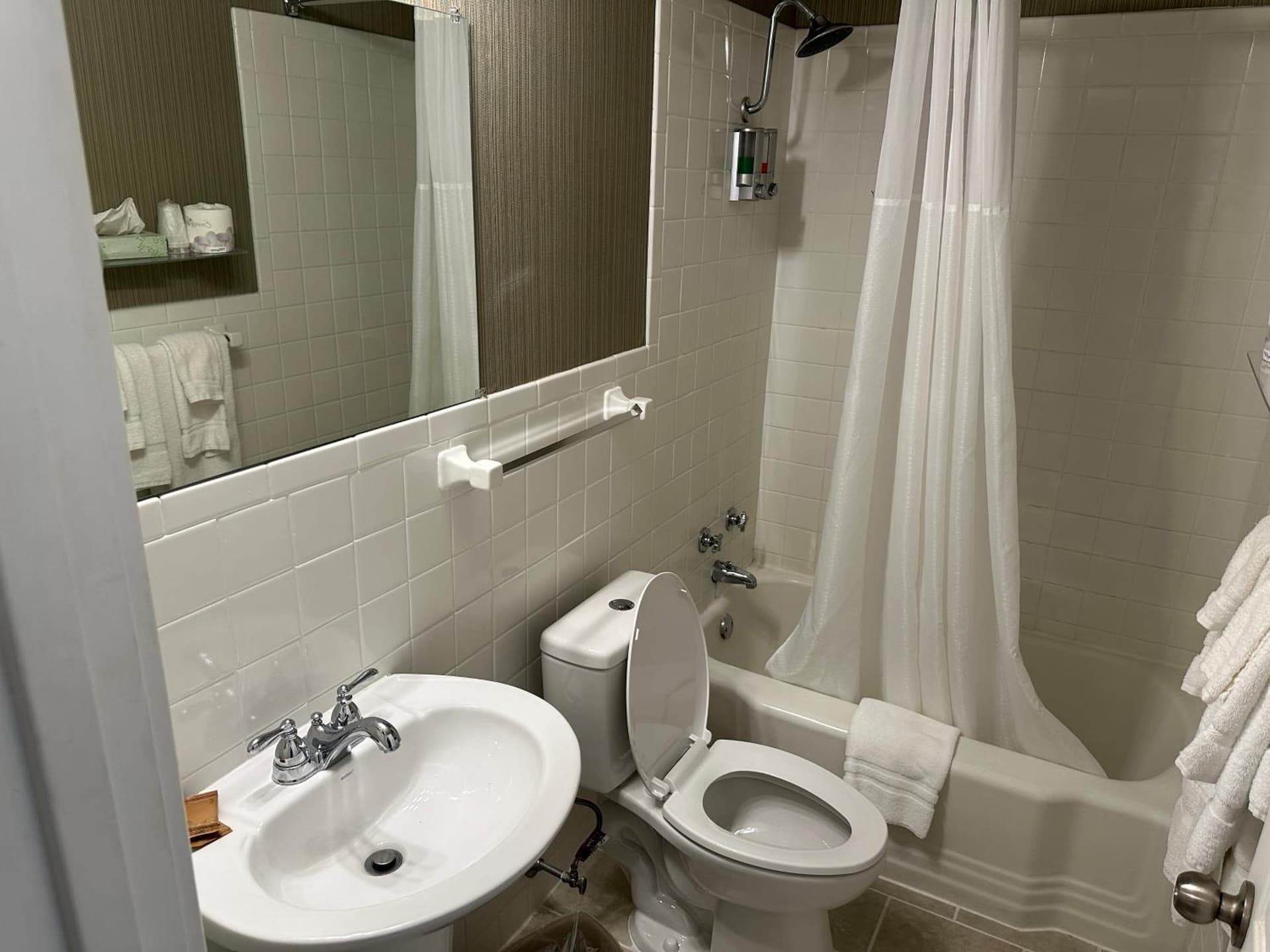 Island House Historic Vacation Rentals gallery photo in Port Clinton, OH — image 35
