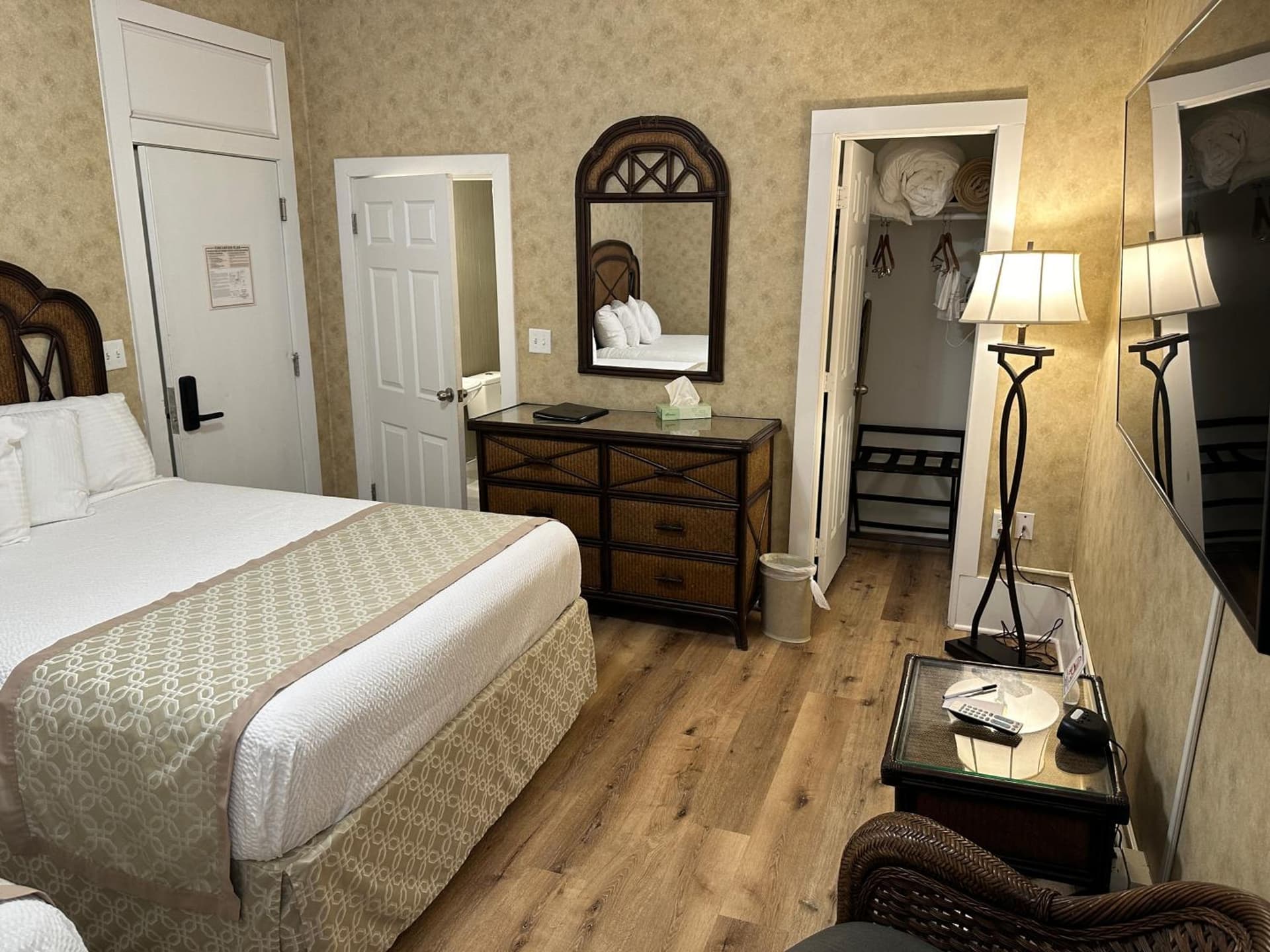 Island House Historic Vacation Rentals gallery photo in Port Clinton, OH — image 36