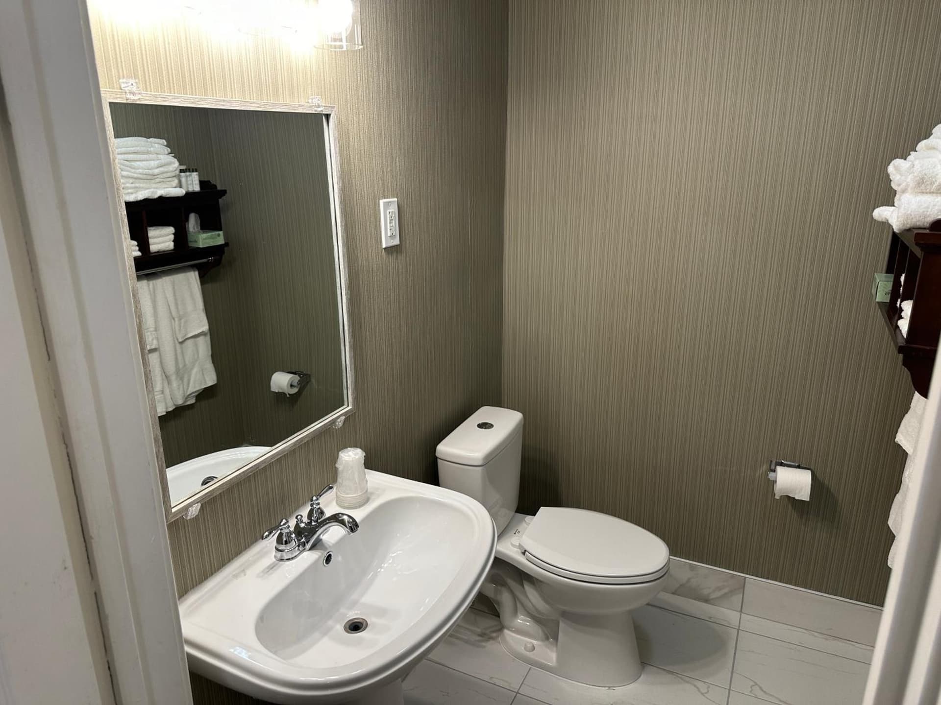 Island House Historic Vacation Rentals gallery photo in Port Clinton, OH — image 112